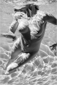 Carre Otis Undewater b&w - Nude with Sun Reflections, Fine Art photography, 2001