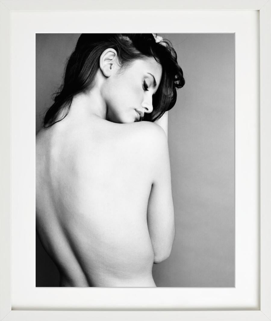 Penelope Cruz II - b&w photo of the nude actress, fine art photography, 1998 - Gray Black and White Photograph by Antoine Verglas