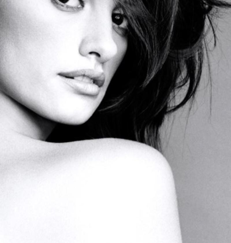 Penelope Cruz – Nacktes b&w-Porträt des Filmstars, Kunstfotografie, 1998 im Angebot 5