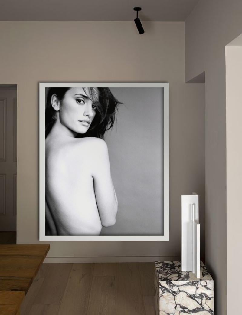Penelope Cruz – Nacktes b&w-Porträt des Filmstars, Kunstfotografie, 1998 im Angebot 1