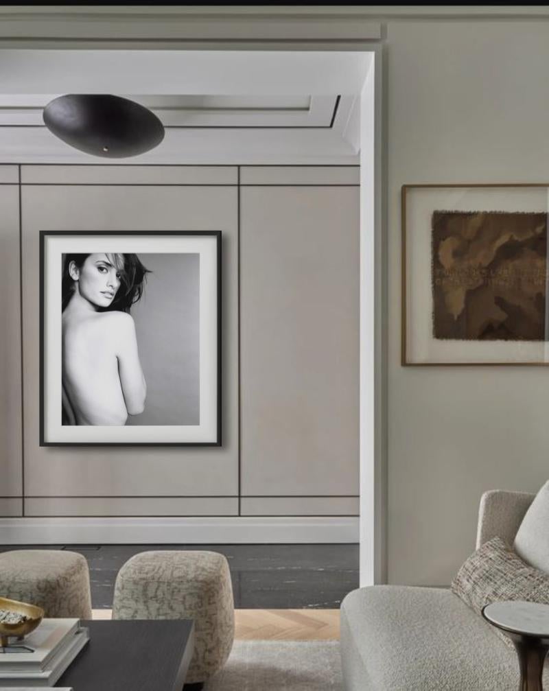 Penelope Cruz – Nacktes b&w-Porträt des Filmstars, Kunstfotografie, 1998 im Angebot 4