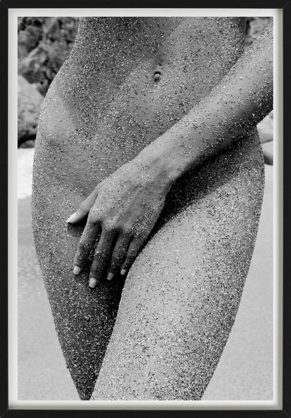 Petra Grand Fond II, Playa de las Conchas, Fotografía artística, 2015 - Nude Photograph Gris de Antoine Verglas