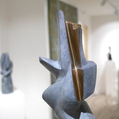 Untitled I by Antoine Vidal - Vertical abstract sculpture, light gray and gold