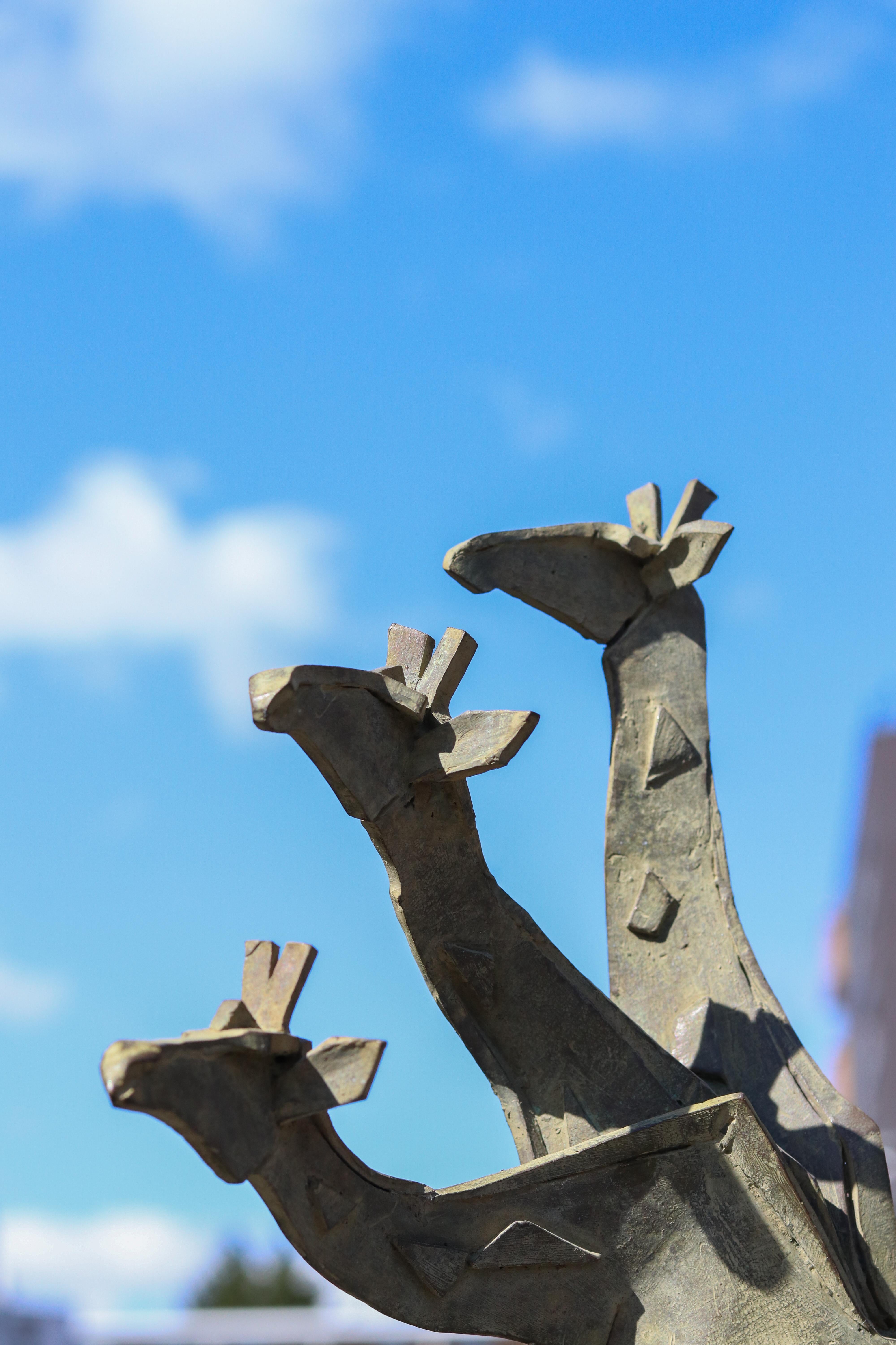 Giraffes - 21st Century Contemporary Bronze Sculpture by Antoinette Briet For Sale 6