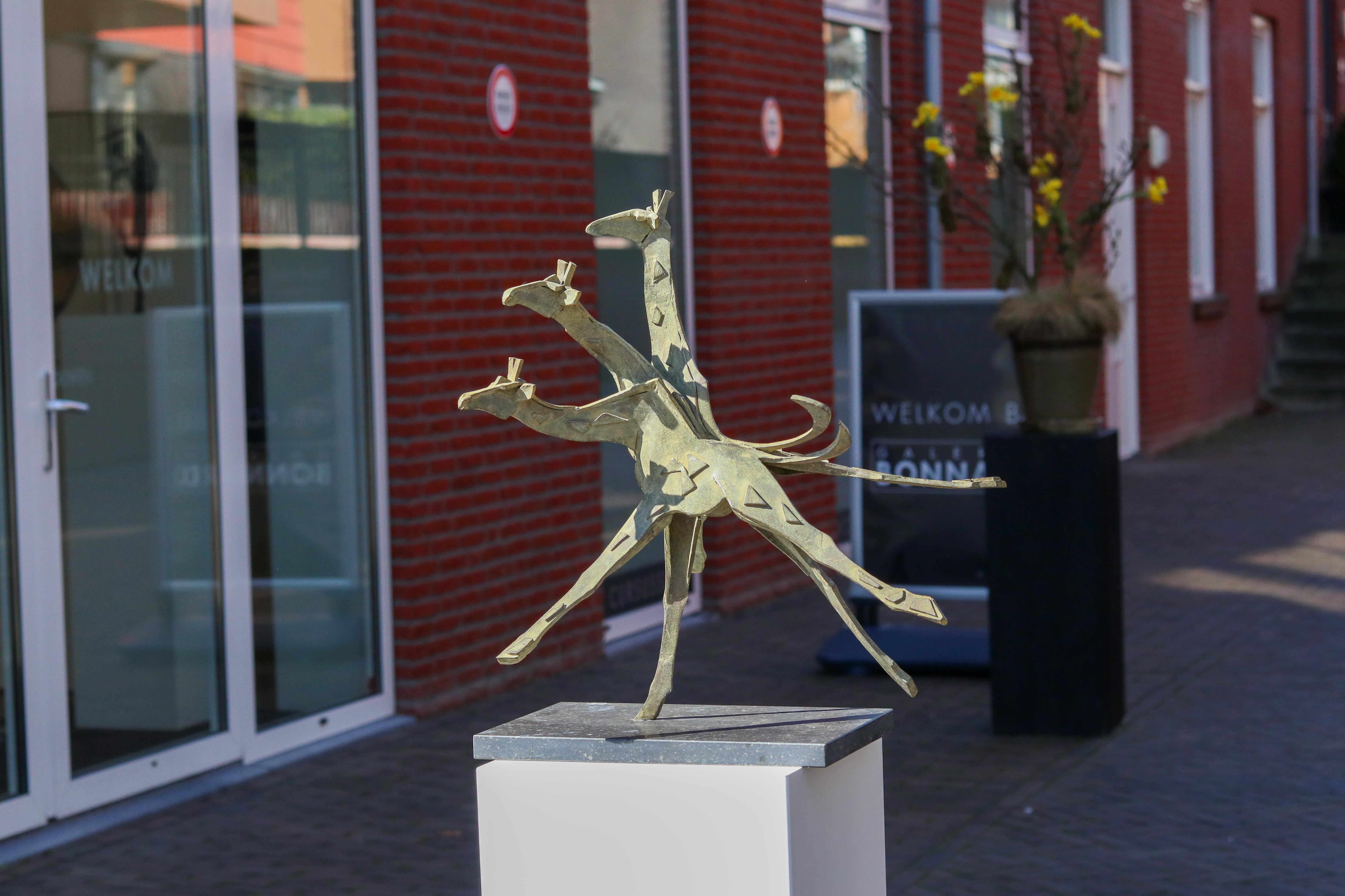 Giraffes - 21st Century Contemporary Bronze Sculpture by Antoinette Briet For Sale 7
