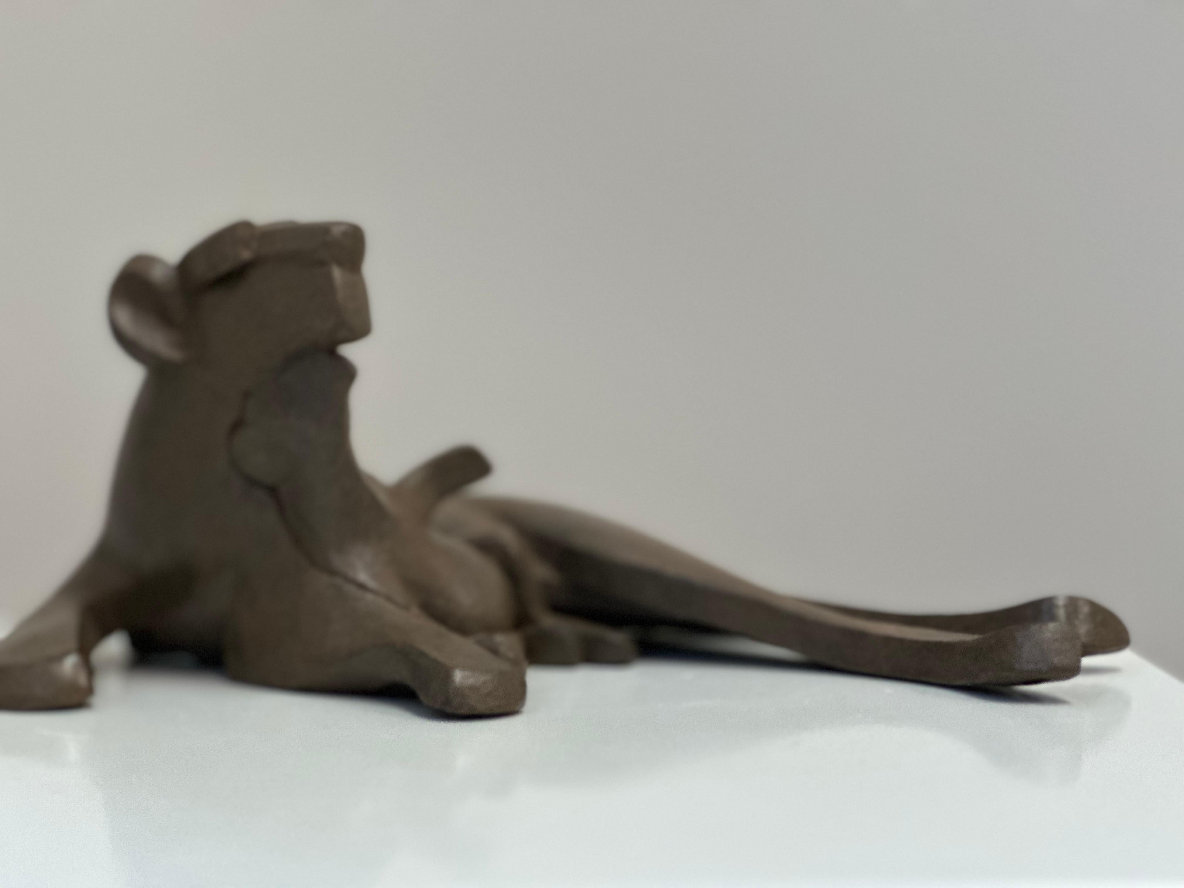 Mutter mit Kind – Bronzeskulptur einer Löwin und eines Kindes aus dem 21. Jahrhundert (Zeitgenössisch), Sculpture, von Antoinette Briet