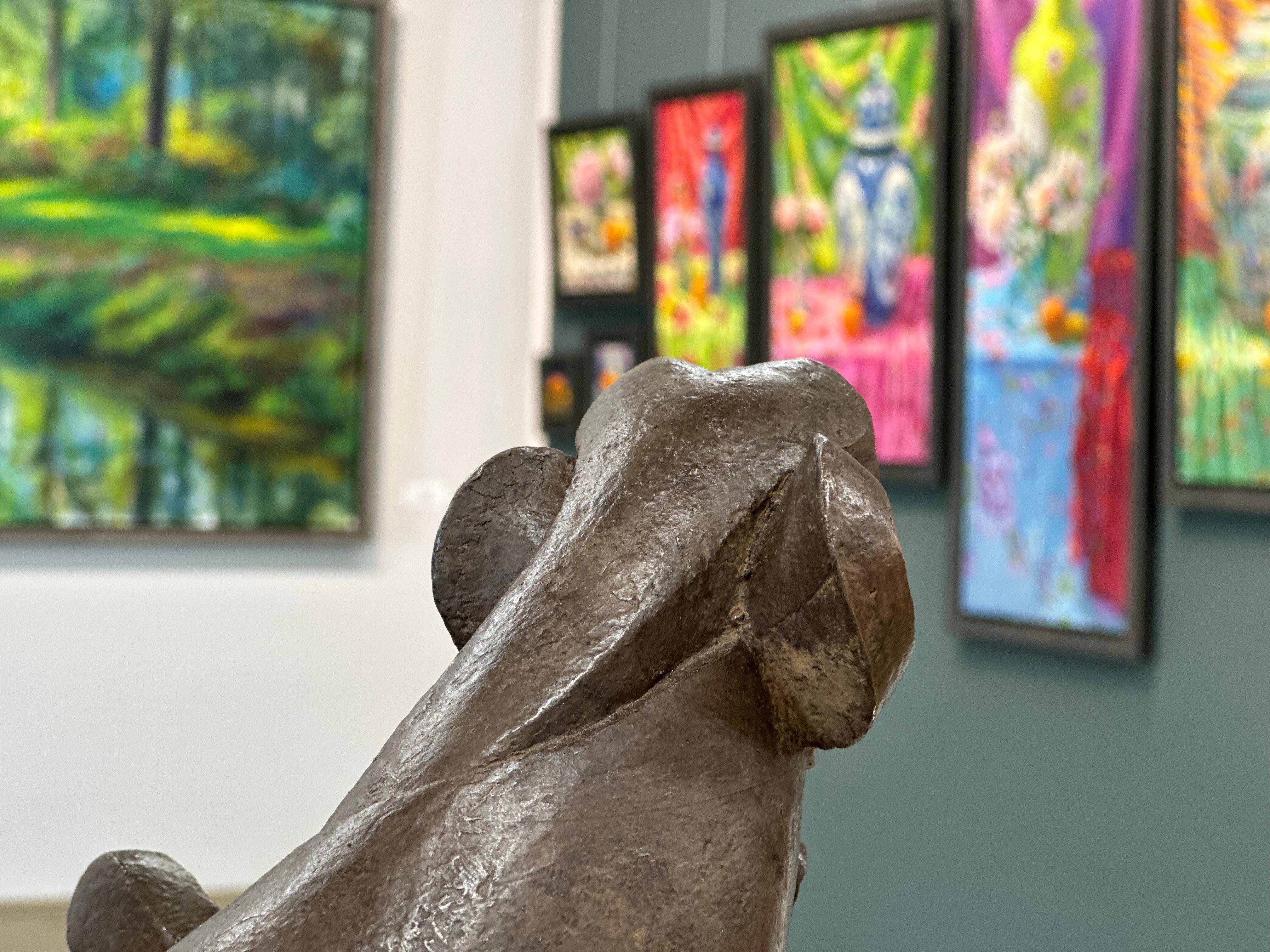 Antoinette Briët
Mutter und Kind
20 x 30 x 30 cm
Bronze

Diese Skulptur einer Löwin und eines Löwenbabys ist ein Werk der niederländischen Künstlerin Antoinette Briet. Ihre Formen  sind immer eine Abstraktion von Beziehungen, Bewegung, Stille oder