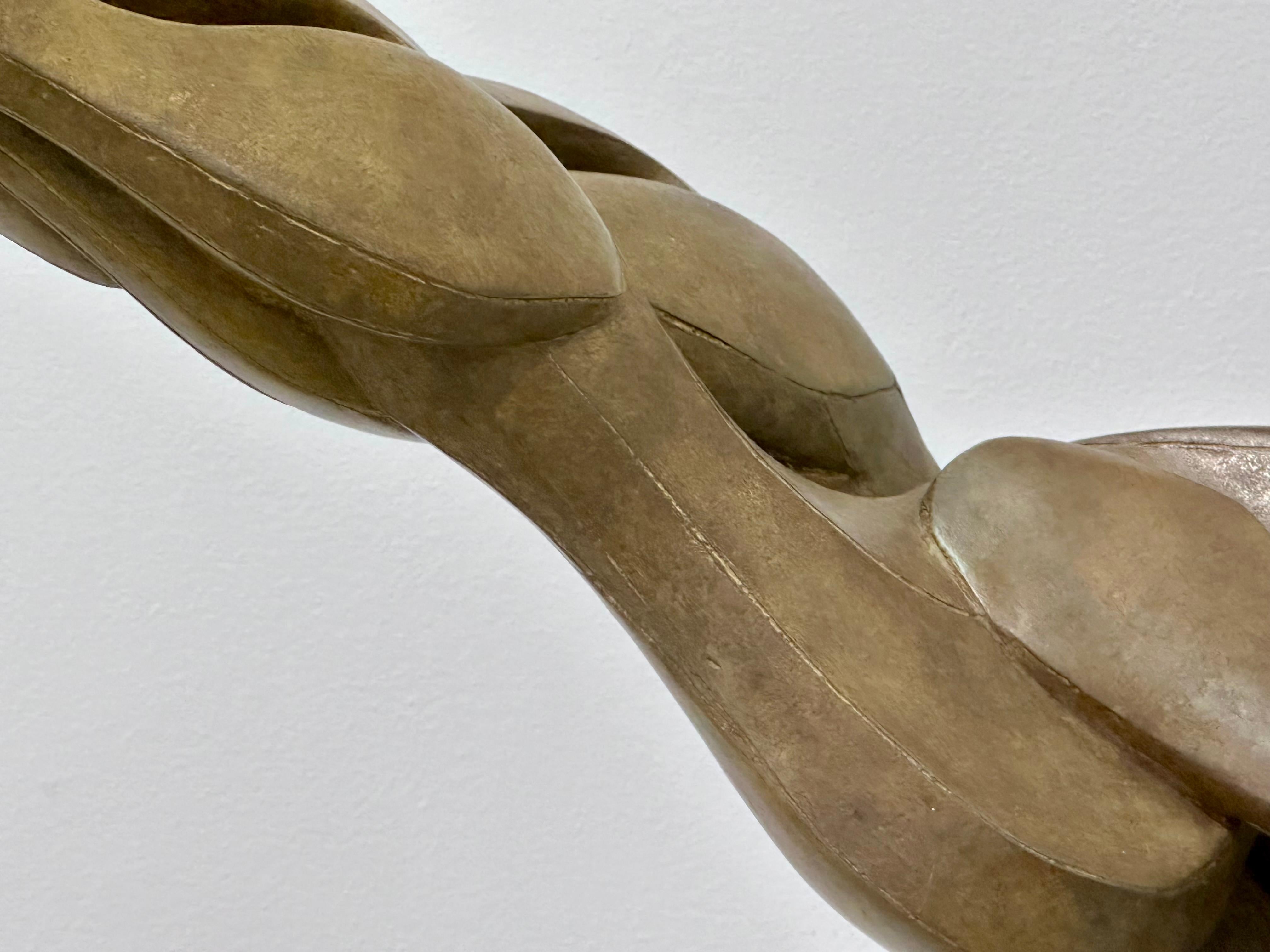 Fuera del cielo- Escultura de bronce del siglo XXI de un guepardo corriendo y saltando en venta 8