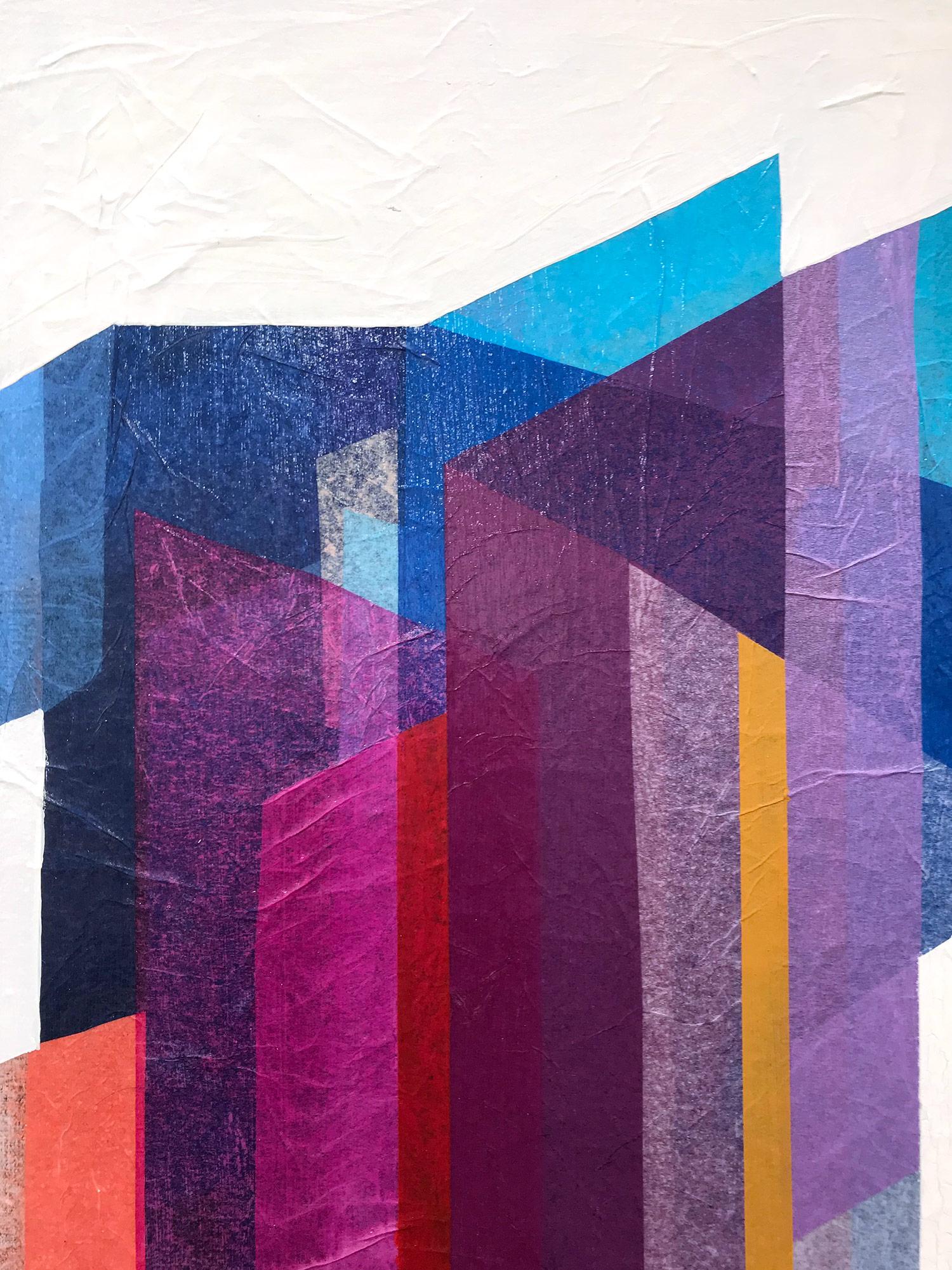 „Sapphire Prism“ Zeitgenössisches mehrlagiges, farbenfrohes Gemälde in Mischtechnik auf Leinwand (Gold), Abstract Painting, von Antoinette Ferwerda