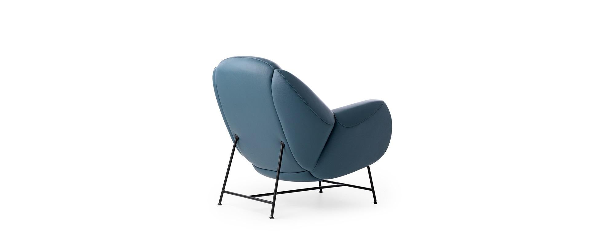 Ode to our heritage.

In its long design history, Leolux has built unique collections, year on year. The Anton armchair, named after the founder of Leolux, is loosely based on that illustrious heritage. The design alludes to the past and to the