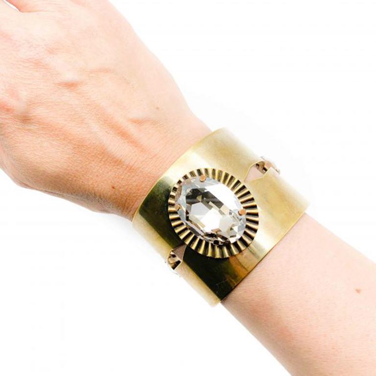 What a fabulous Anton Heunis Cuff. Anton Heunis has designed his own jewellery line from Madrid since around 2004. His top pieces are exceptional in their style and construction. And this is one of them. Crafted in solid brass and finished with a