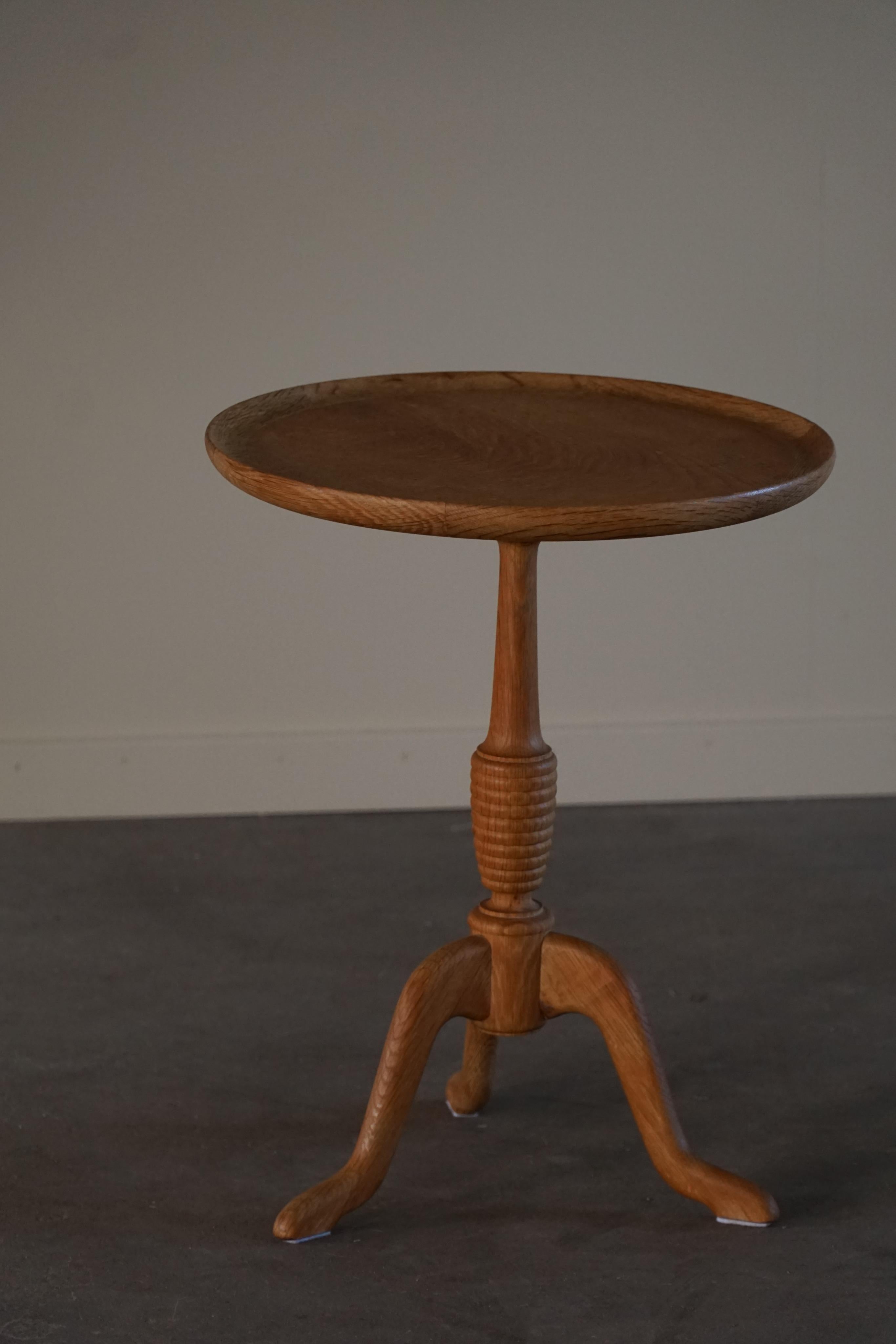 Anton Kildeberg, Round Side Table in Solid Oak, Model 210, Midcentury, 1960s 1