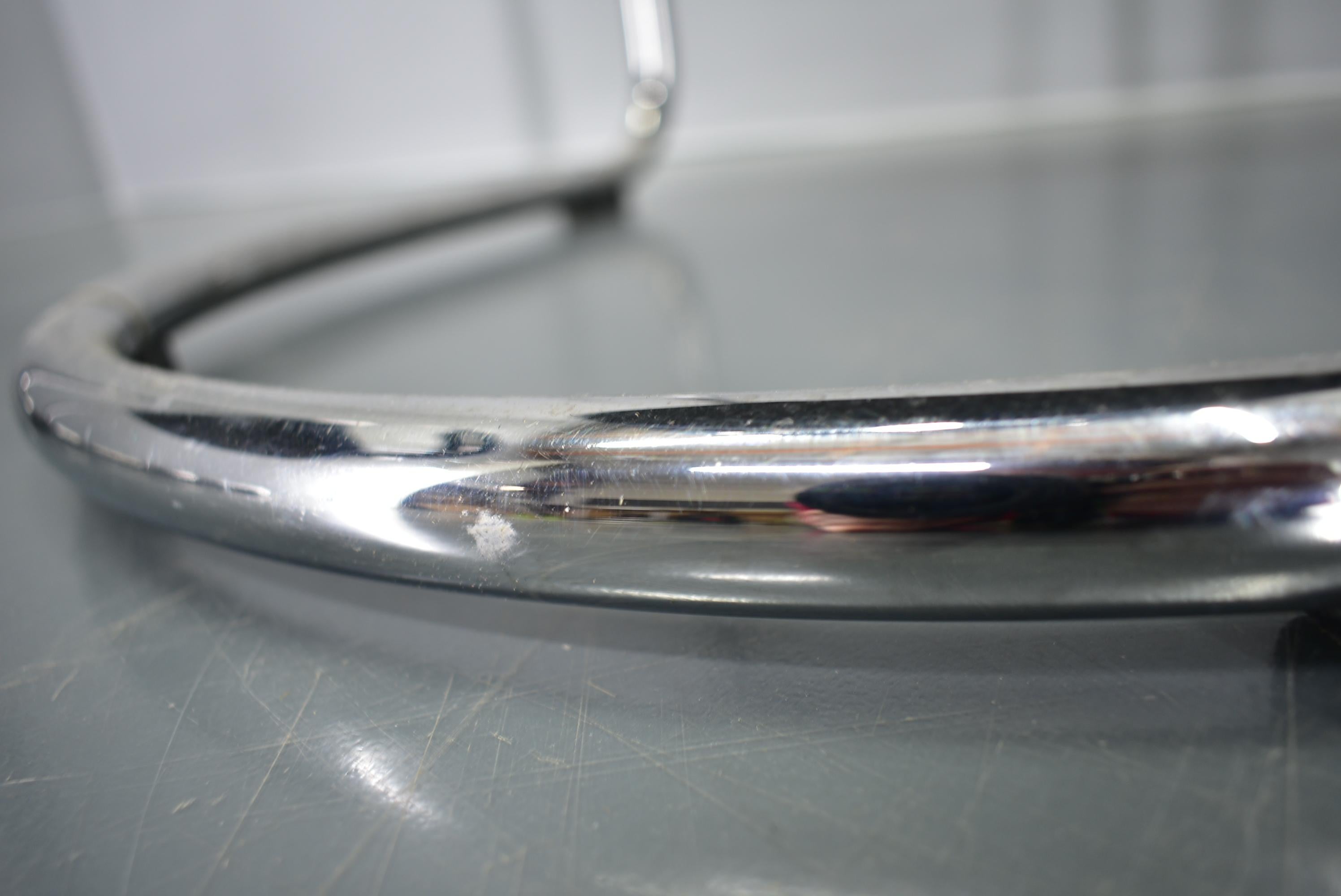 Seat Height 48cm
chrome polished 
solid construction
good condition