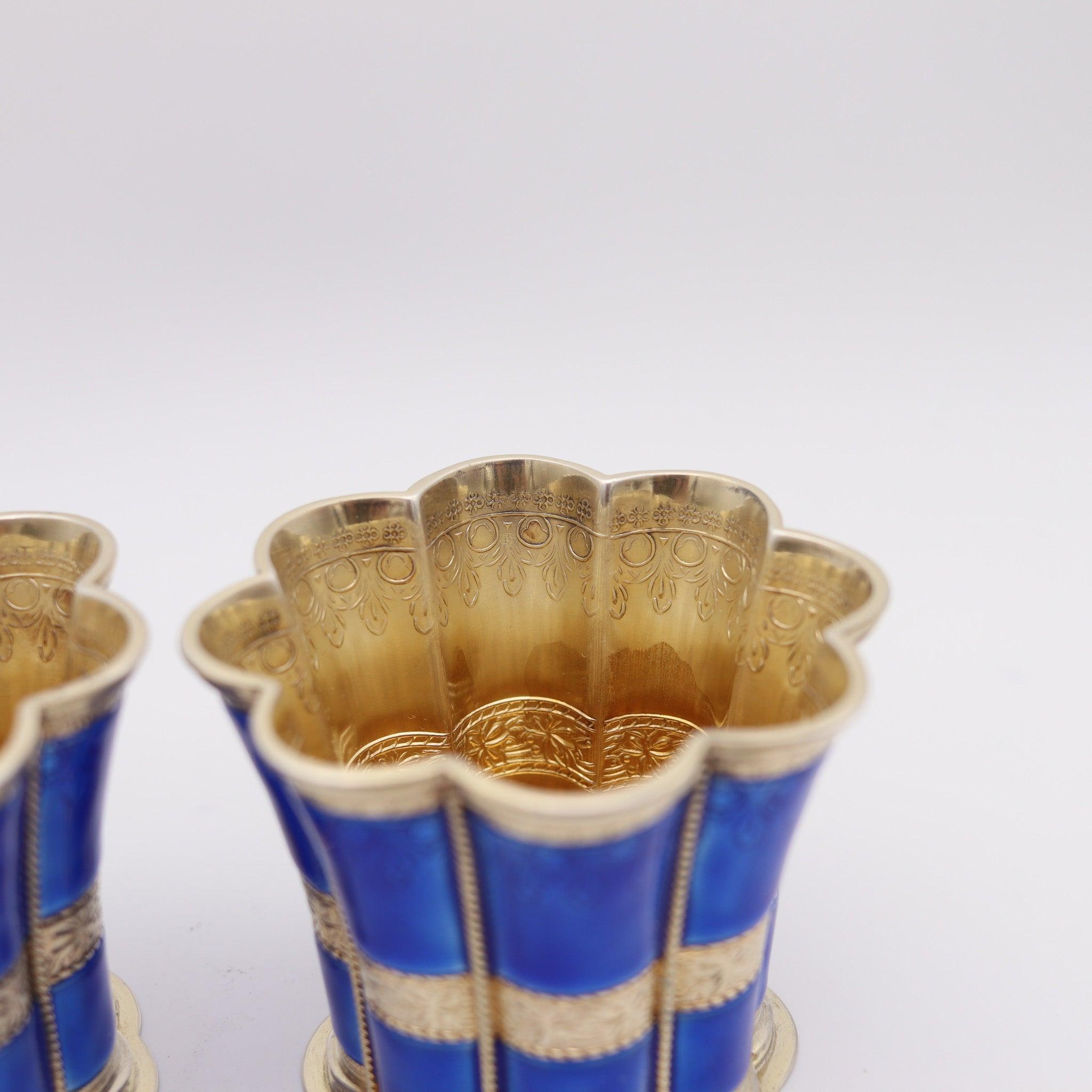 ANTON MICHELSEN 1930 Pareja de jarrones acanalados esmaltados en azul en plata de ley Art Decó en venta