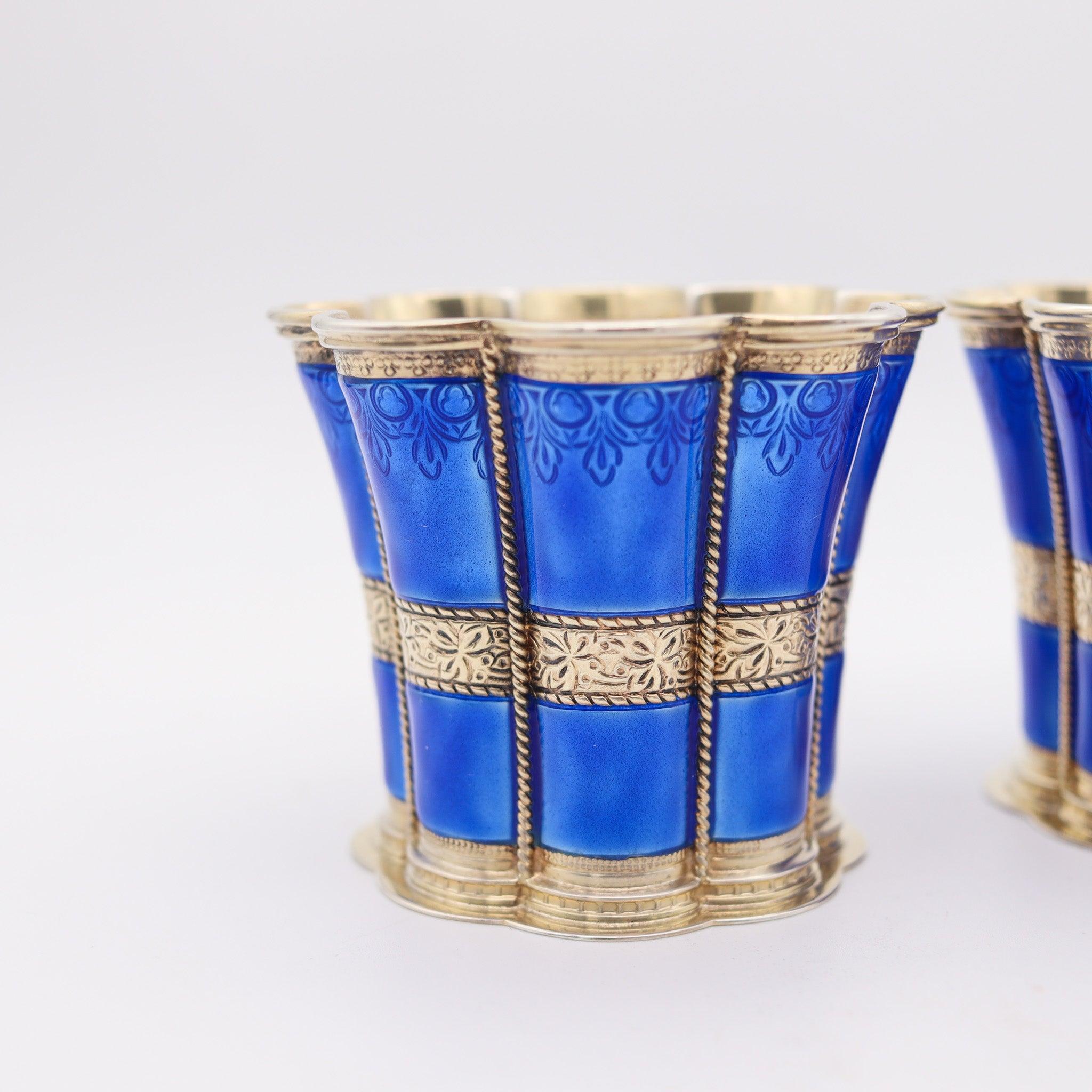ANTON MICHELSEN 1930 Pareja de jarrones acanalados esmaltados en azul en plata de ley en Excelente estado para la venta en Miami, FL