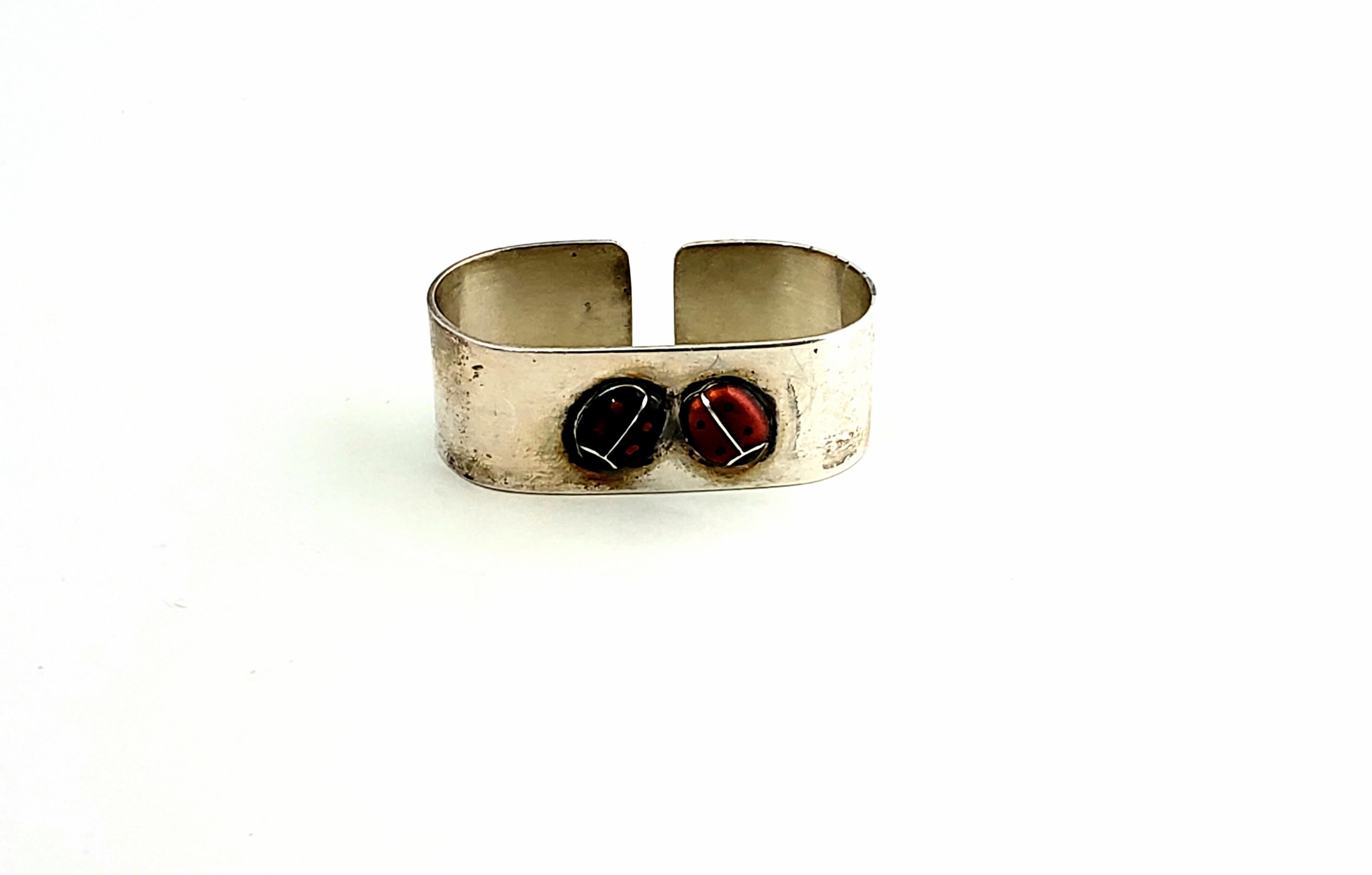 Anton Michelsen Denmark Sterling Silver Child's Ladybug Napkin Ring

This is a fun and adorable sterling silver Child's Napkin Ring featuring Enamel Ladybugs designed by Anton Michelsen.

Measurements:  1 3/4