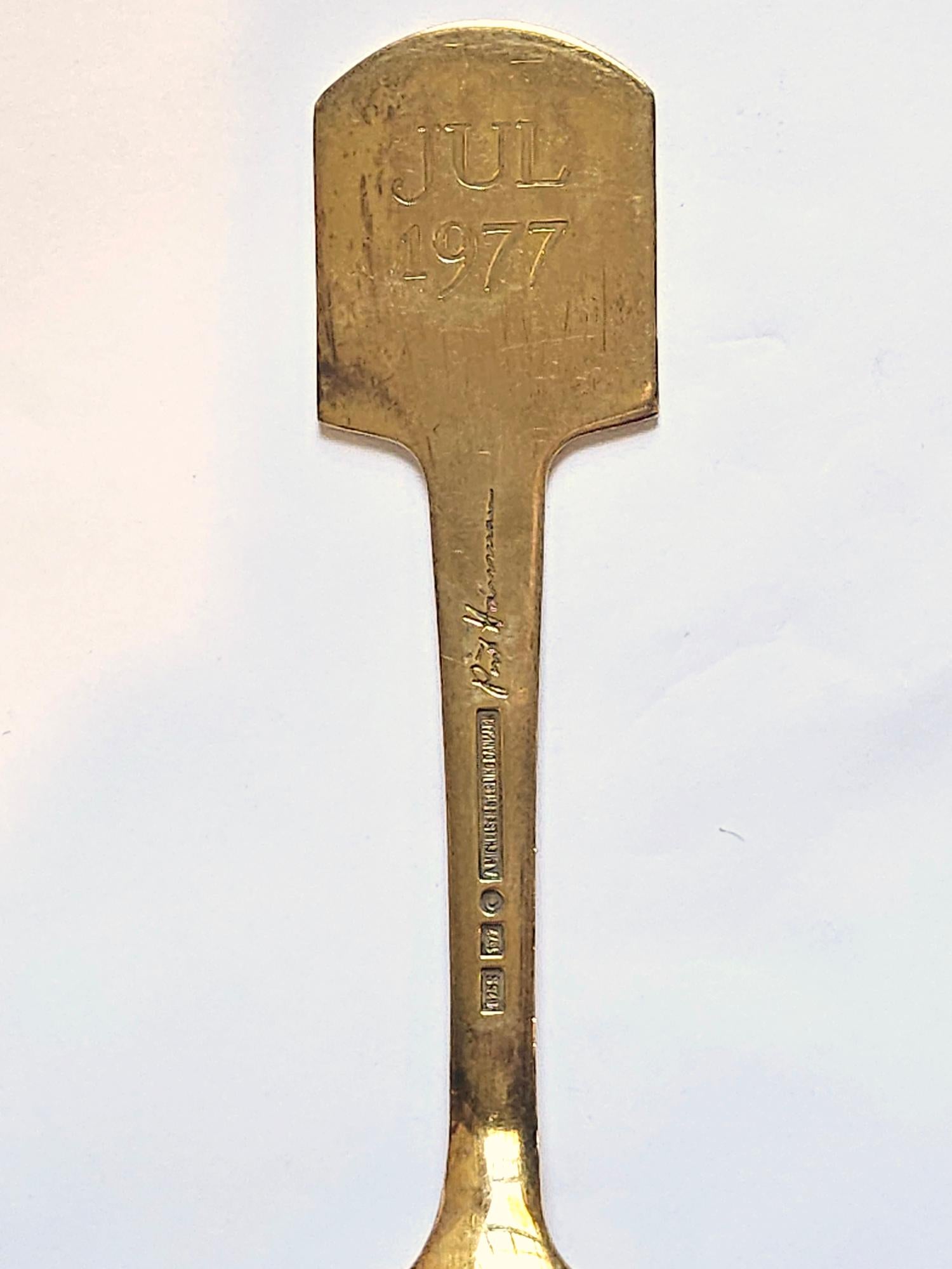 Danois Cuillère de Noël en argent doré d'Anton Michelsen pour 1977 en vente