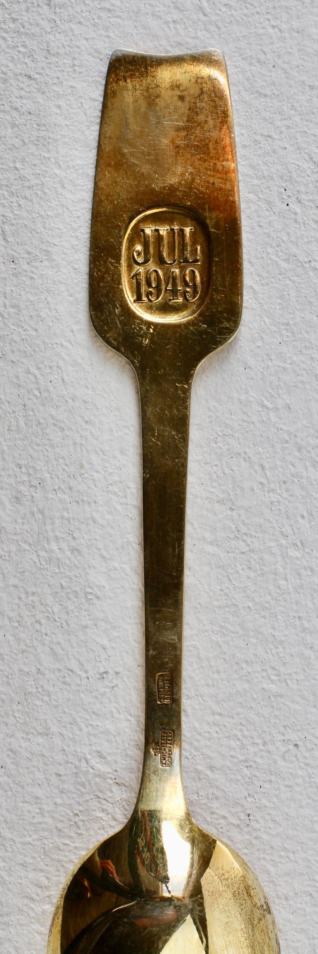 Anton Michelsen Cuchara danesa de mediados de siglo de plata de ley chapada en oro y esmaltada 1949 Chapado en venta