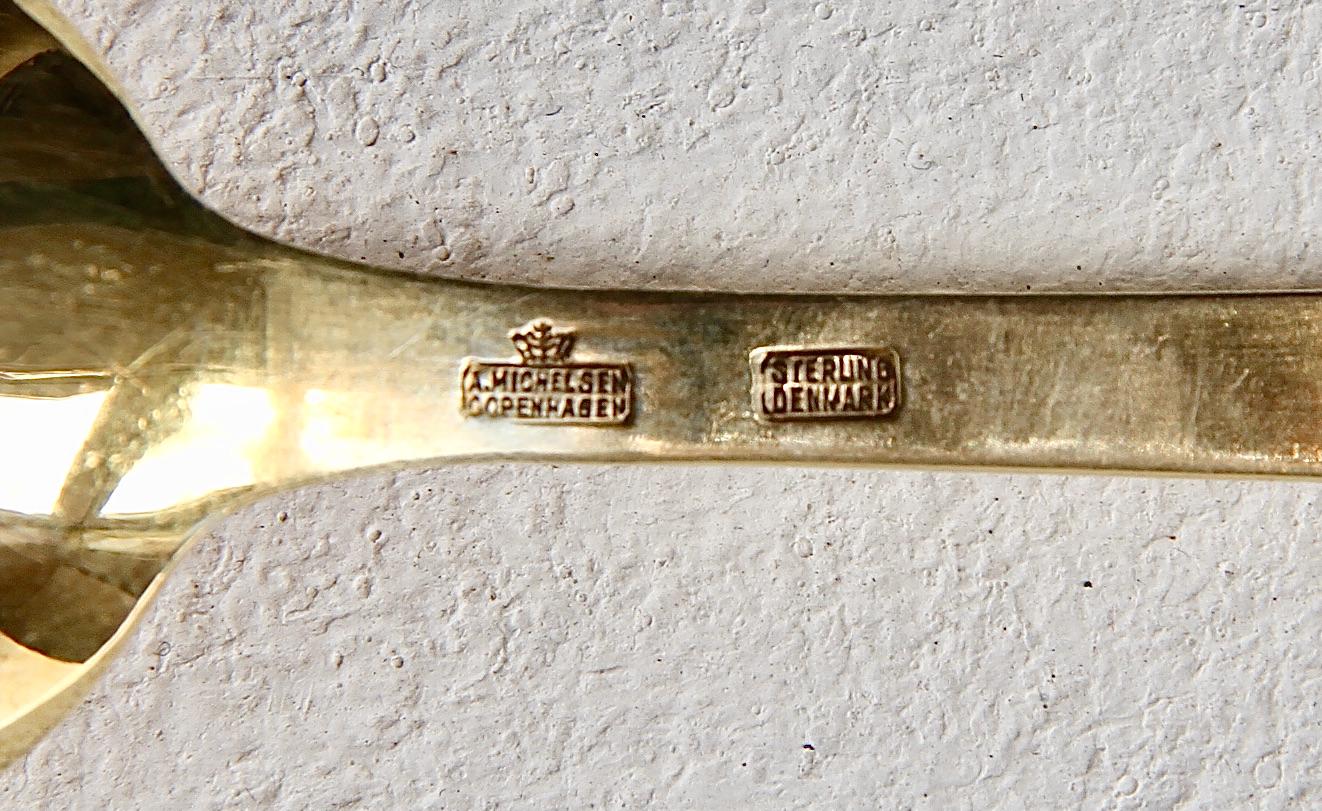 Anton Michelsen Cuchara danesa de mediados de siglo de plata de ley chapada en oro y esmaltada 1949 siglo XX en venta
