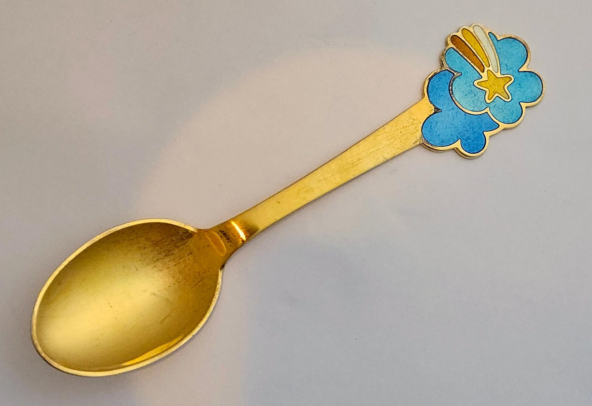 Fin du 20e siècle Cuillère de Noël de 1975 en argent sterling et en vermeil d'Anton Michelsen en vente