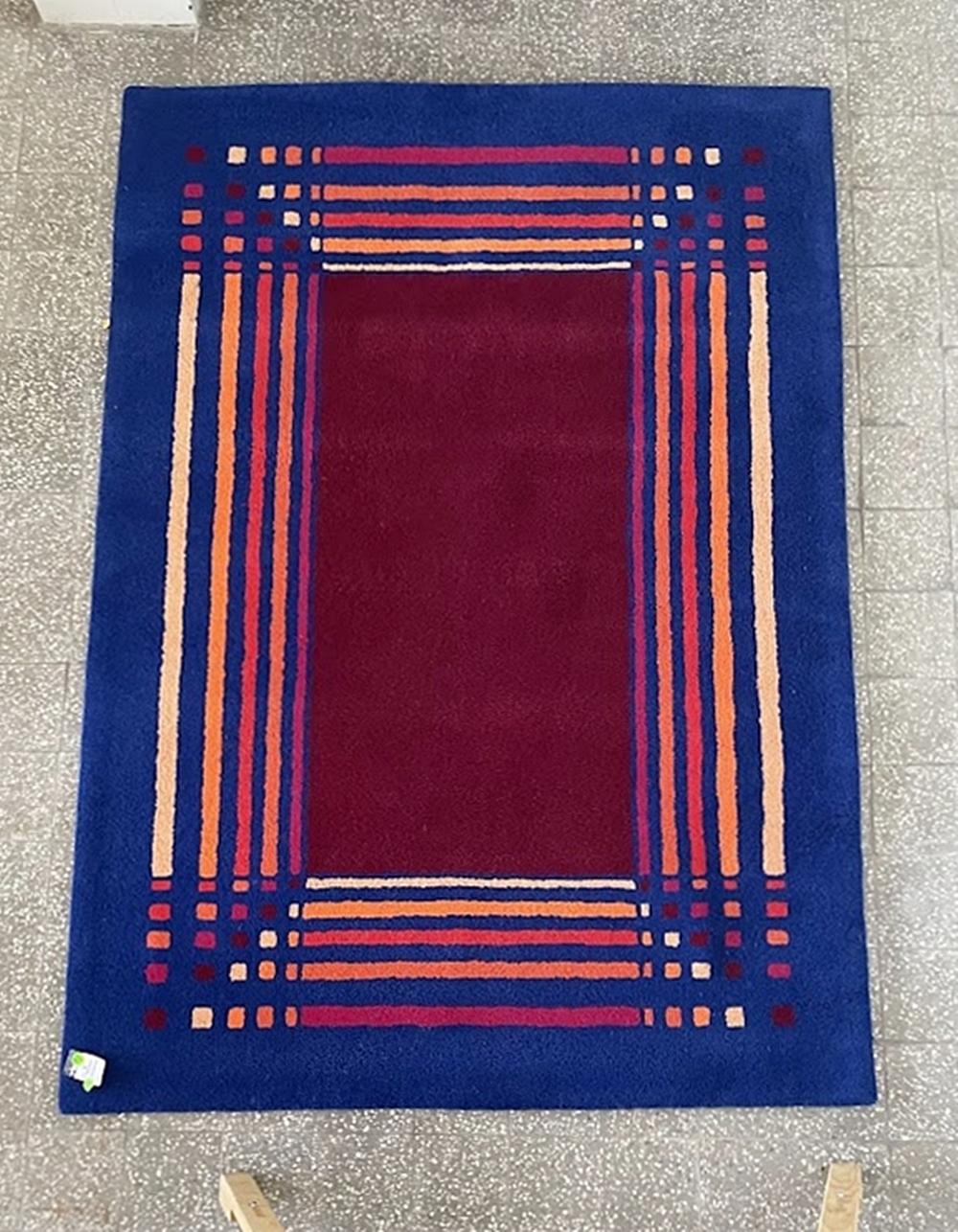 This 100% New Zealand wool Tisca rug designed by Anton Moseler (size: 170x240 cm) is a great choice for both retro and modern interiors. Its color scheme faithfully reflects the art trends of the 80s and 90s, lending a dynamic and distinctive