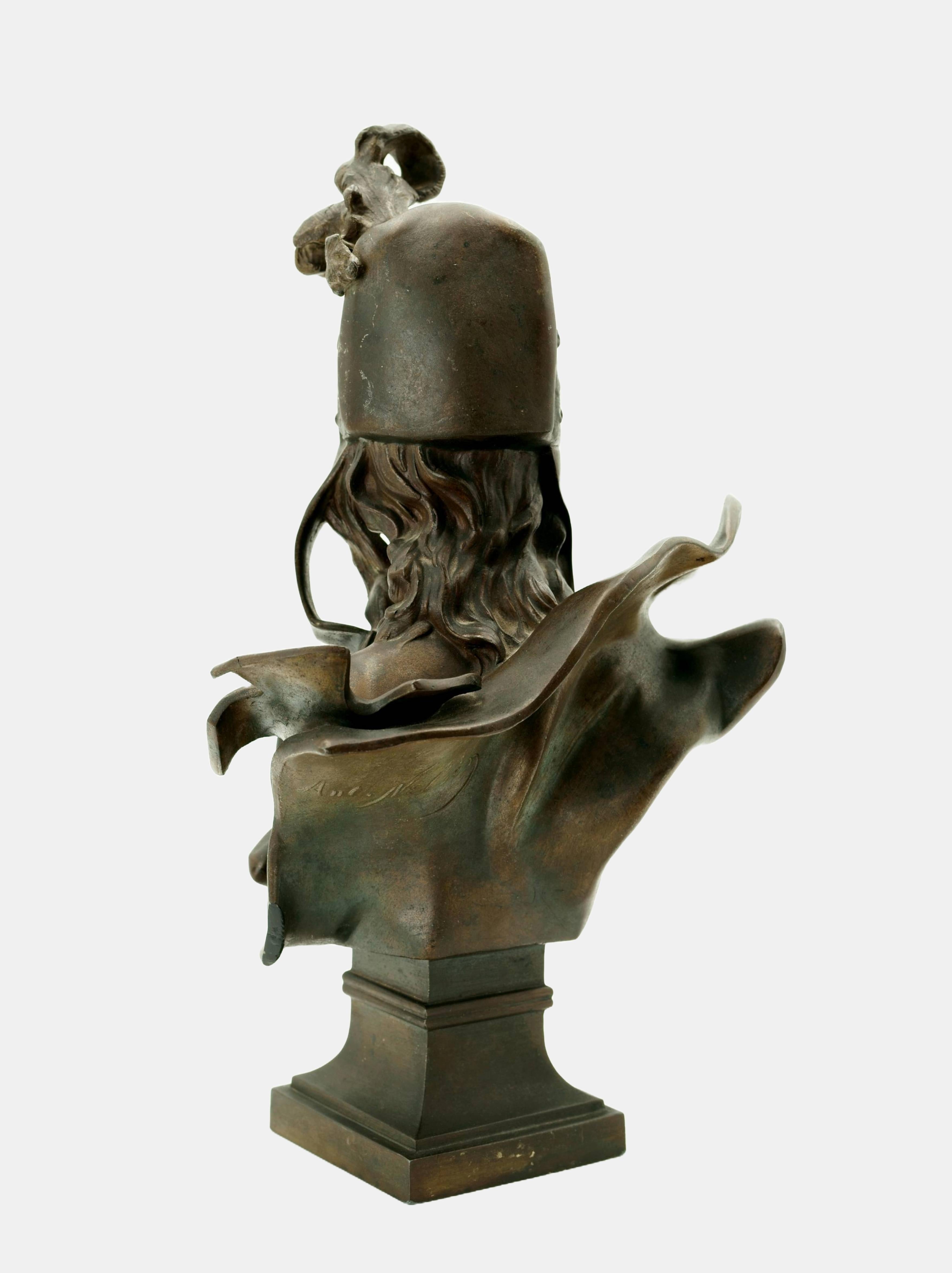 Anton Nelson (i.e. Antoine Joseph van den Kerckhoven) (1849 Bruxelles - après 1910 I.C.), Buste d'une jeune femme, c. 1890. Bronze patiné sur socle en fonte, 30 cm (hauteur totale) x 20 cm (largeur) x 14 cm (profondeur), poids 2,5 kg. Signé 