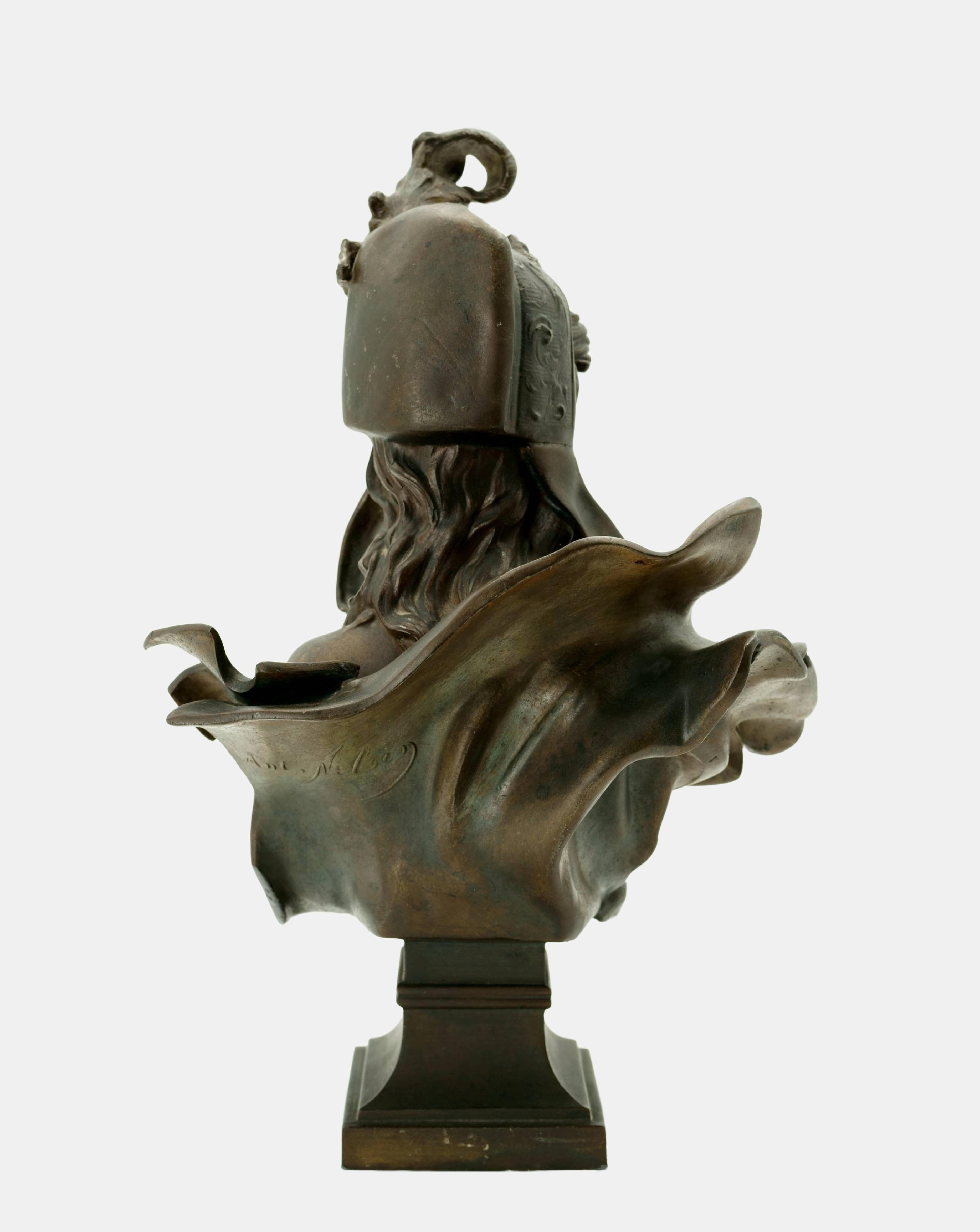 Buste of a young woman / - The Opulence of Beauty - en vente 1