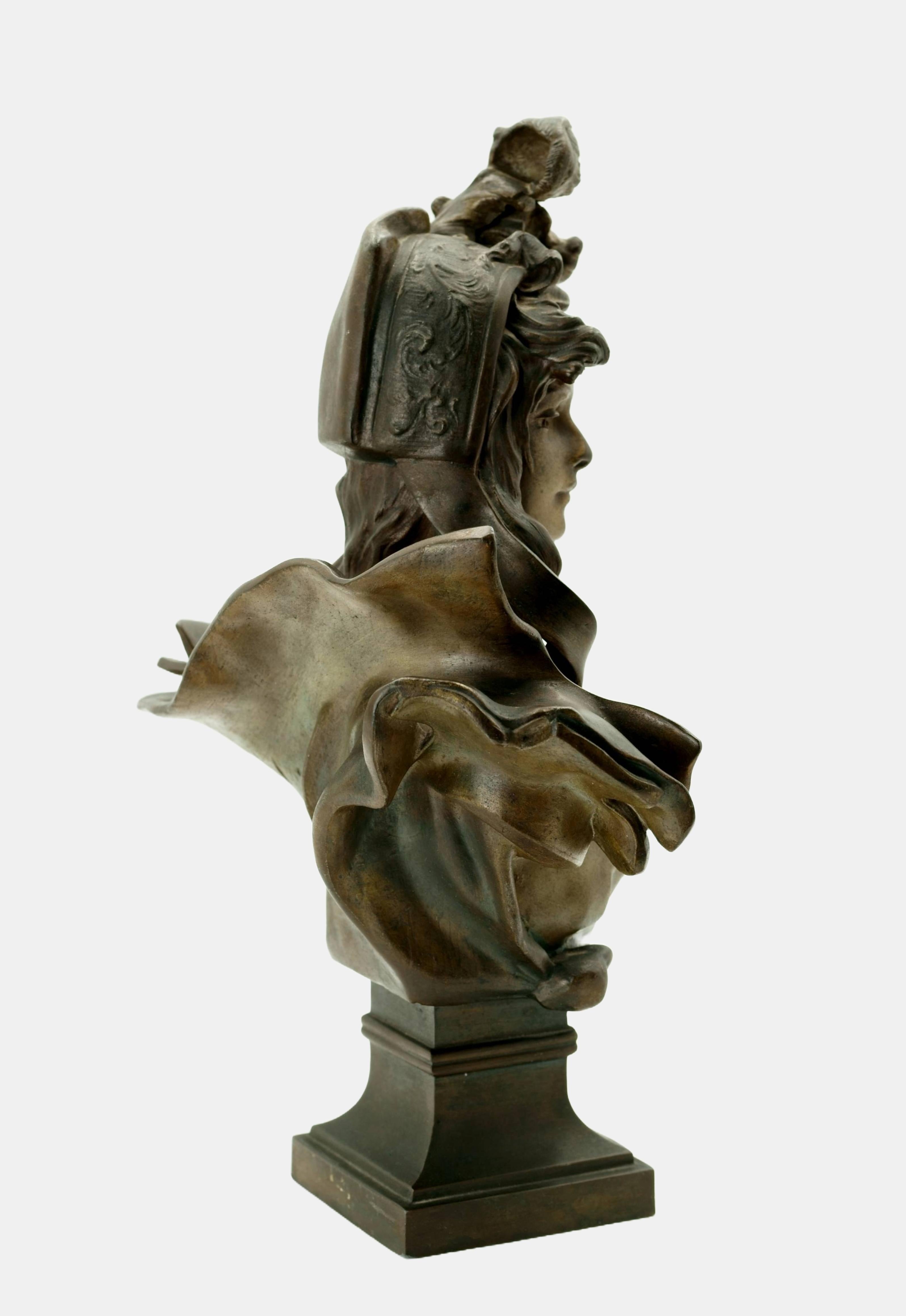 Buste of a young woman / - The Opulence of Beauty - en vente 2