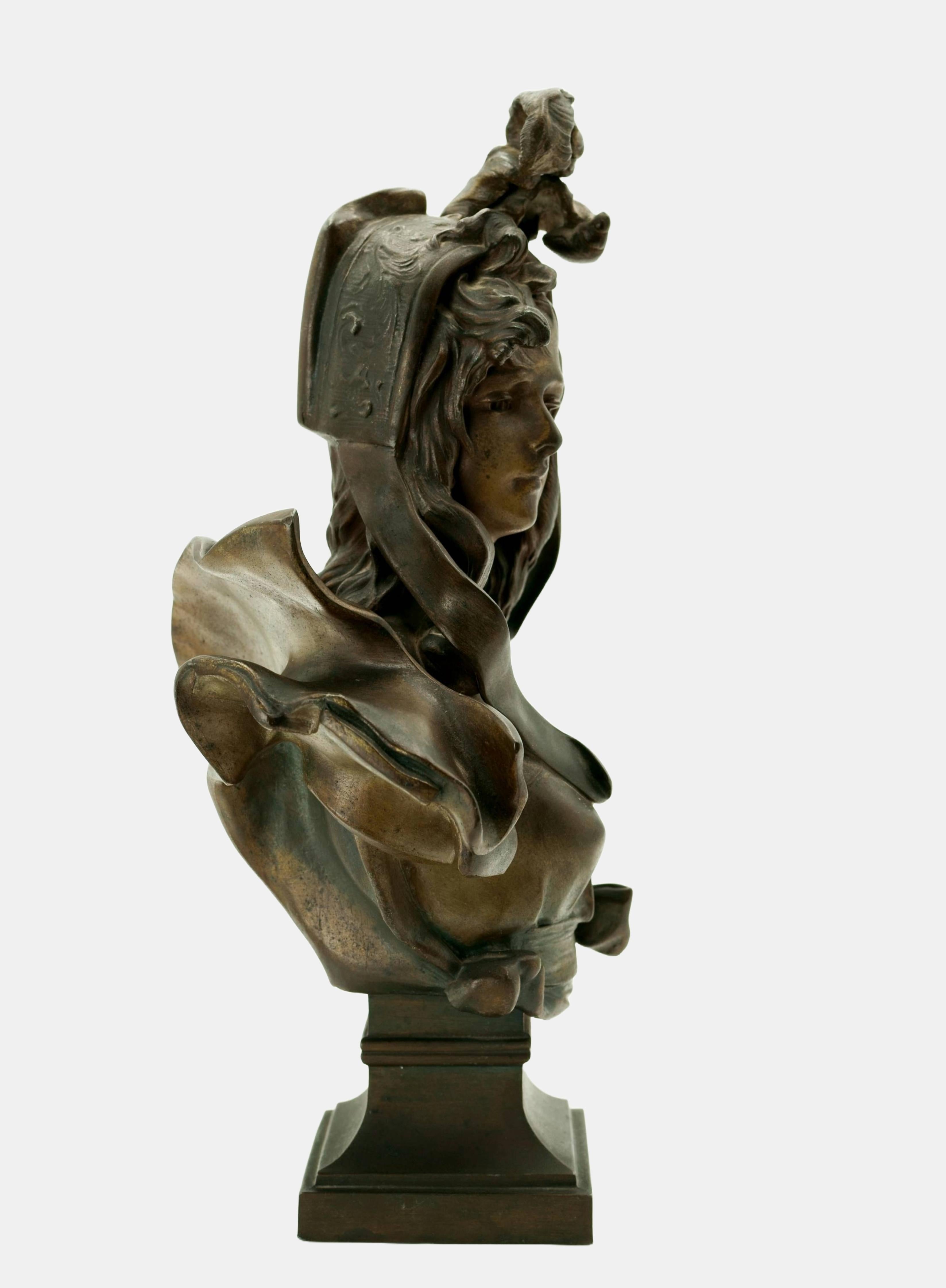 Buste of a young woman / - The Opulence of Beauty - en vente 3