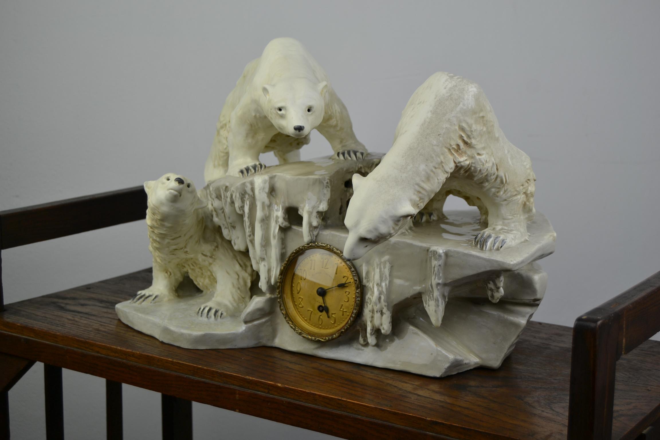Statue d'ours polaire Anton Puchegger avec horloge, début du 20e siècle Bon état - En vente à Antwerp, BE