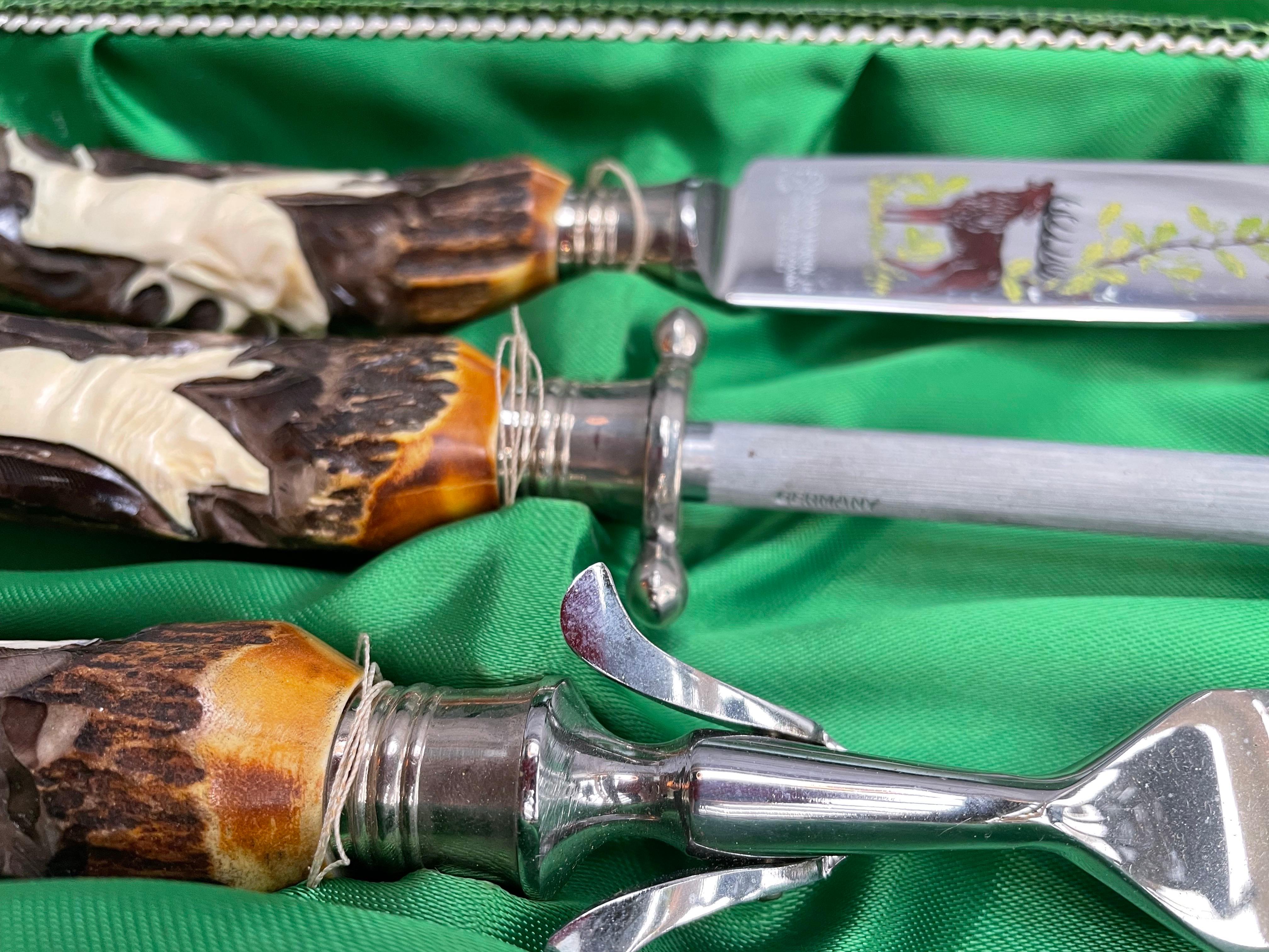 A beautifully preserved mid-century German carving set by Anton Wingen Jr., Solingen, under the renowned “Othello” trademark. This three-piece set includes a carving knife, sharpening steel, and two-prong fork, all fitted with sculptural stag antler