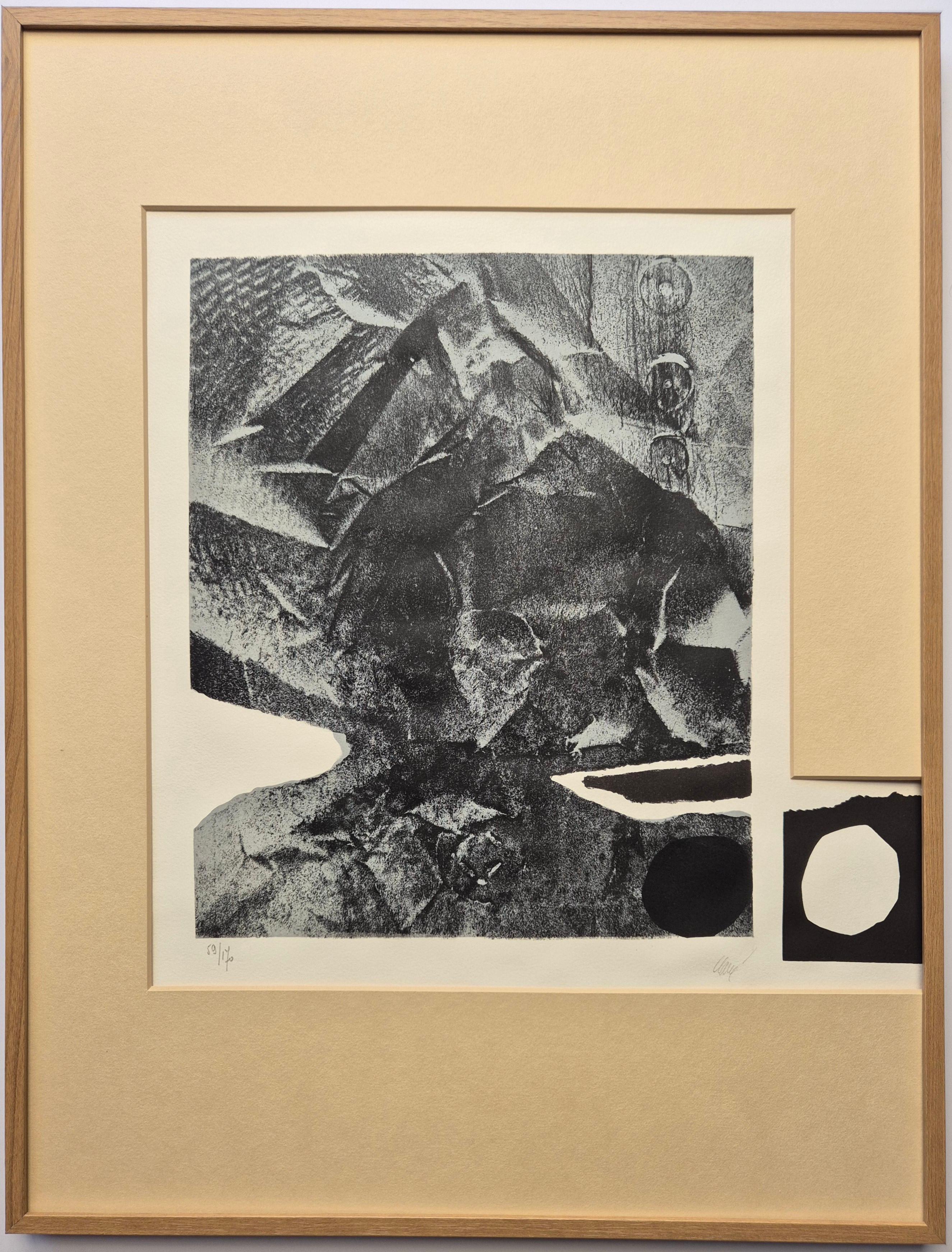 Antoni Clavé
Papier froissé, 1975
Lithograph
Hand signed lower right
Edition 59/170
Frame size: 50.5 x 66 cm

One of the most internationally renowned contemporary Catalan artists, with exhibitions and awards such as the UNESCO prize at the Venice