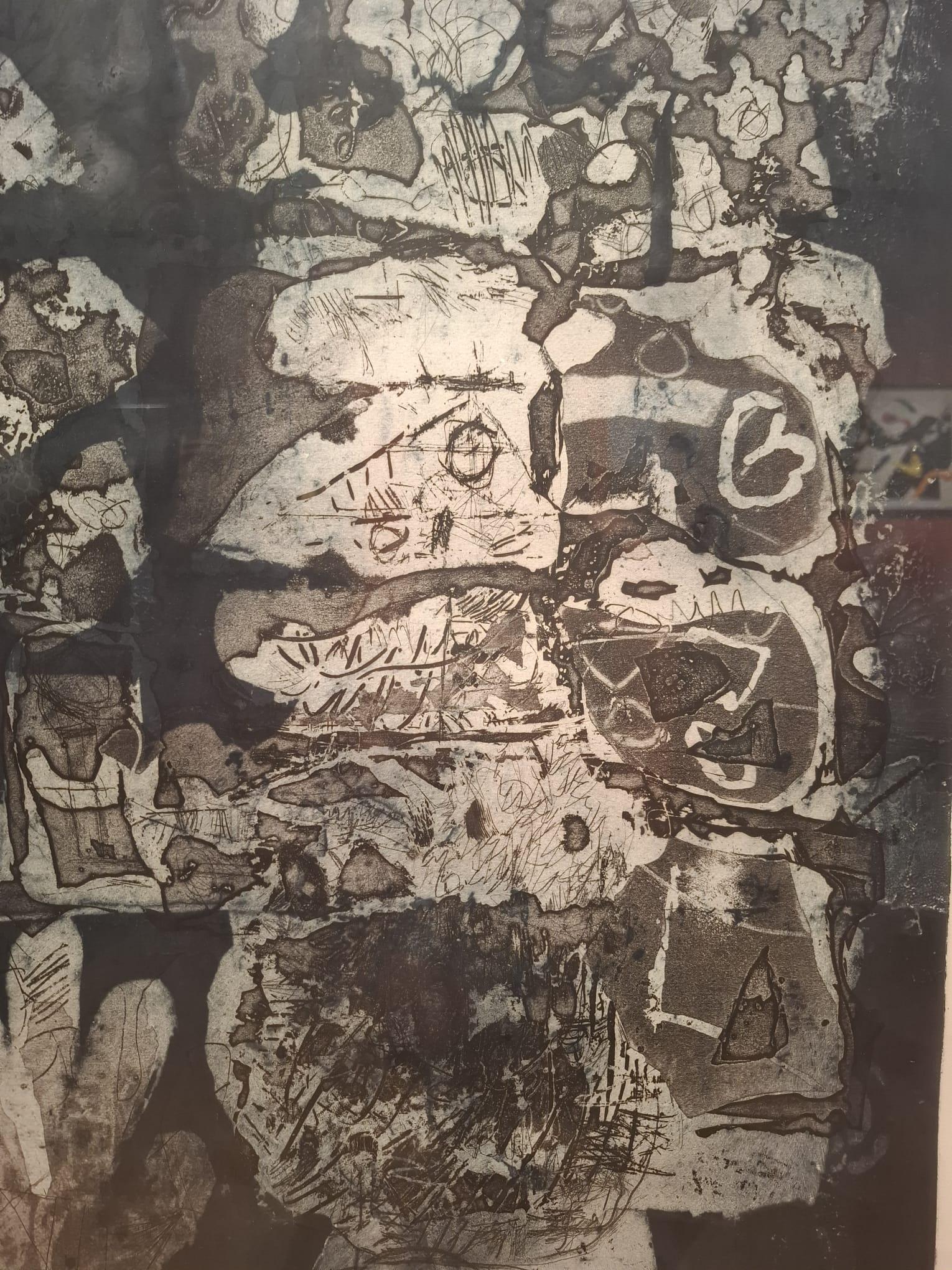 Rey fumando en pipa - Brown Abstract Print by Antoni Clavé