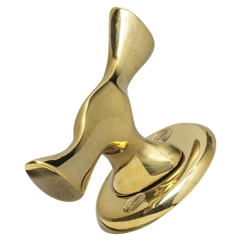 Antoni Gaudí, Pomo de mariposa Batlló con giro, Latón macizo pulido, España, XX