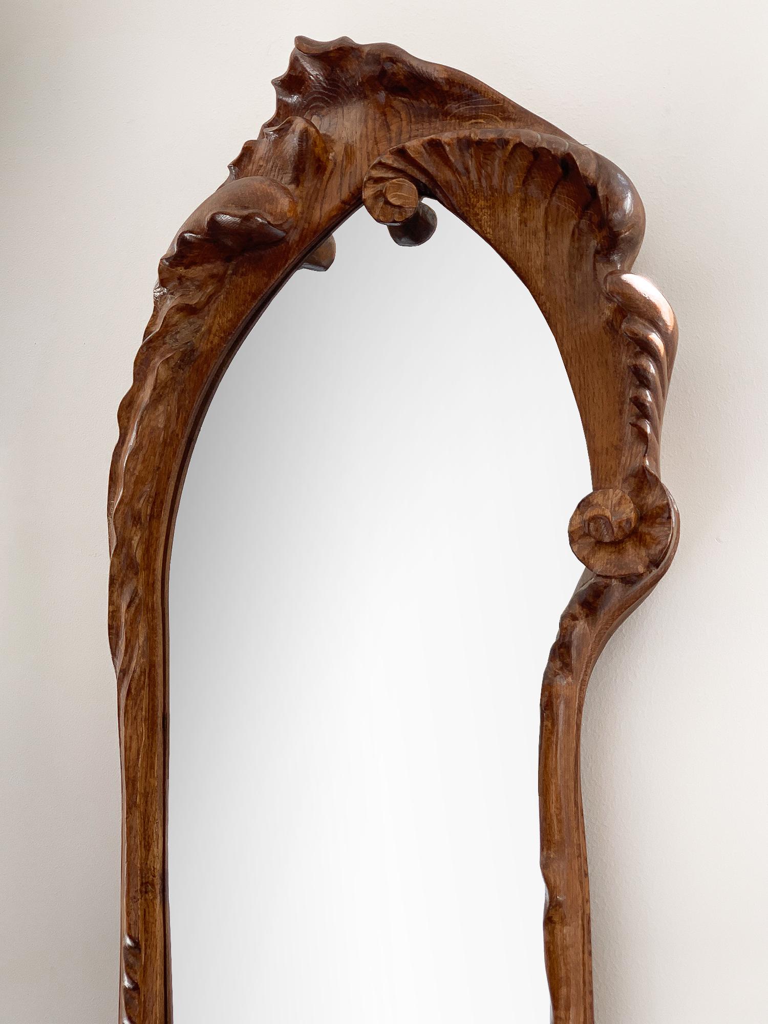 Antoni Gaudí Calvet Carved Oak Wall Mirror In Good Condition In Chicago, IL