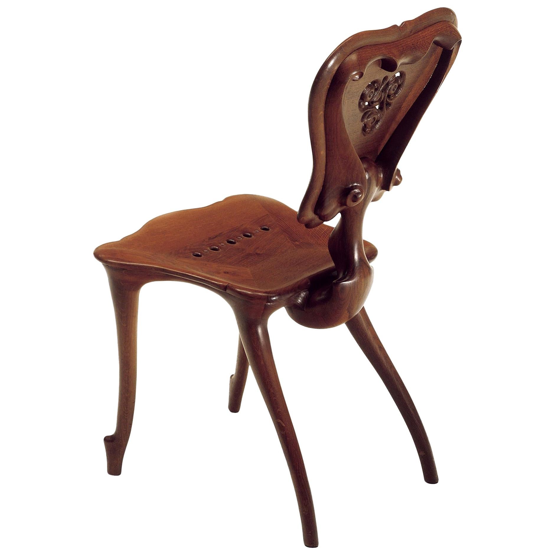 Calvet chair in solid oak by Antoni Gaudí For Sale at 1stDibs