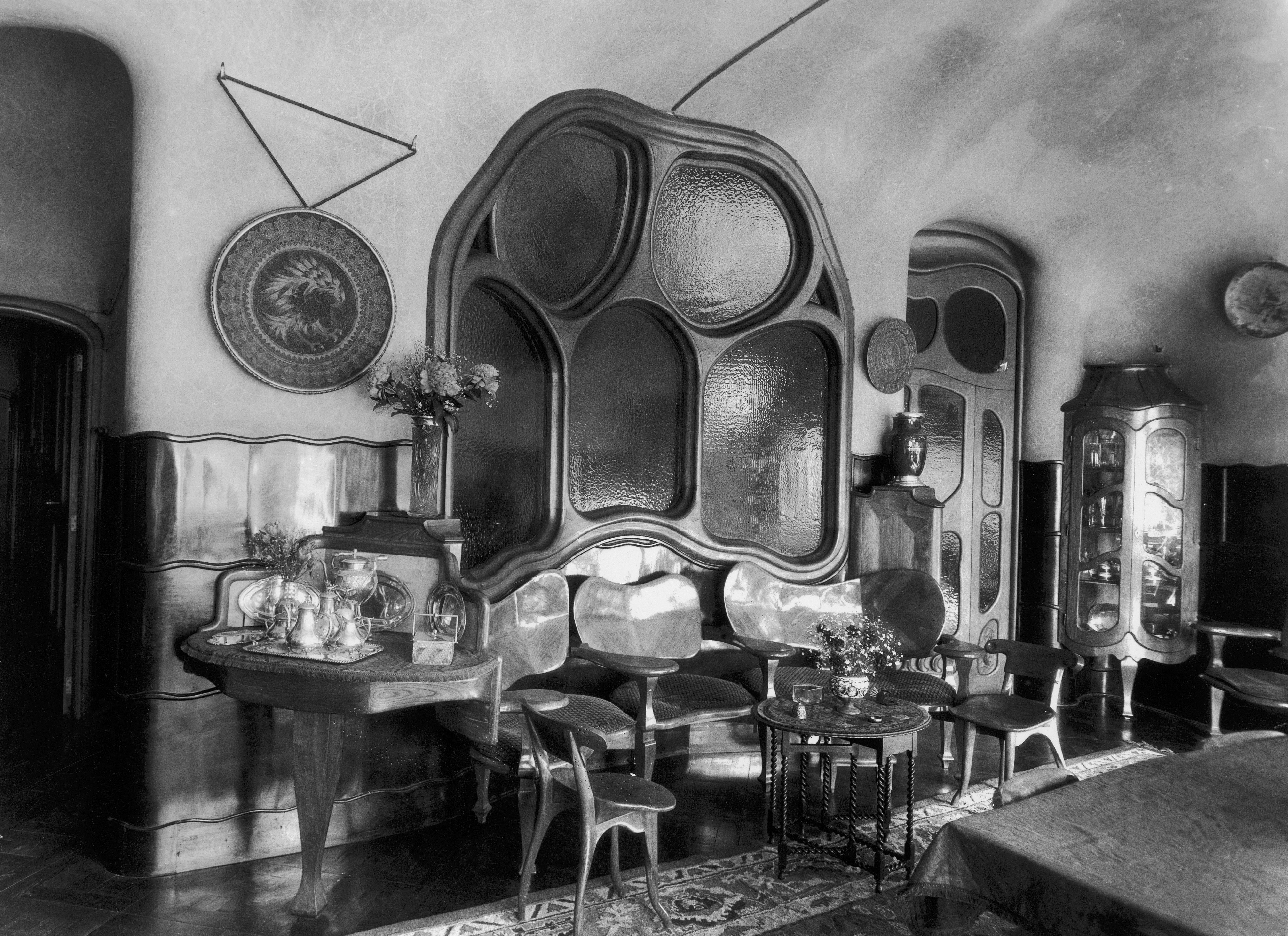 Lucidato Antoni Gaudì, Porta Mila n. 4, ottone lucido, XX secolo in vendita