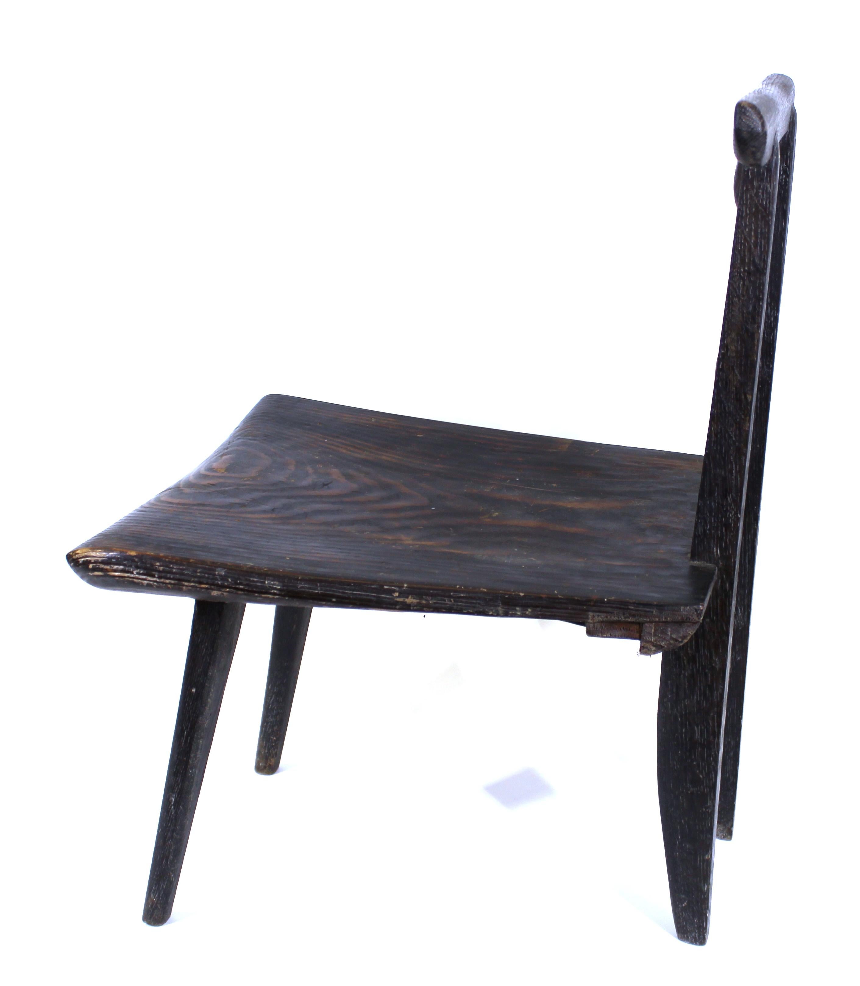 Antoni Rzasa Polnischer Volkskunst-Stuhl aus geschnitztem Holz im Angebot 5