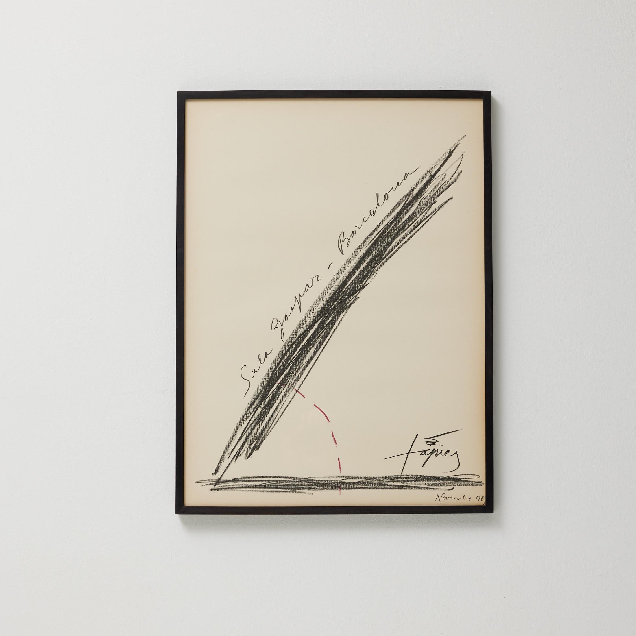 Litografía enmarcada de Antoni Ta`pies 1969.

En buen estado original.

Antoni Ta'pies nació en Barcelona en 1923, Ta'pies inició su carrera artística durante una larga convalecencia debida a una grave enfermedad. El creciente interés por el dibujo