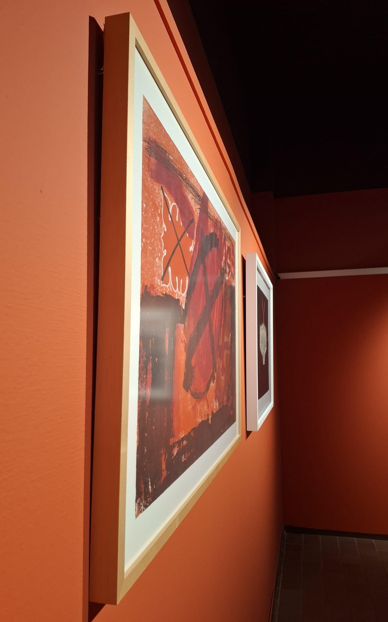 Cercle Rouge - Abstract Print by Antoni Tàpies