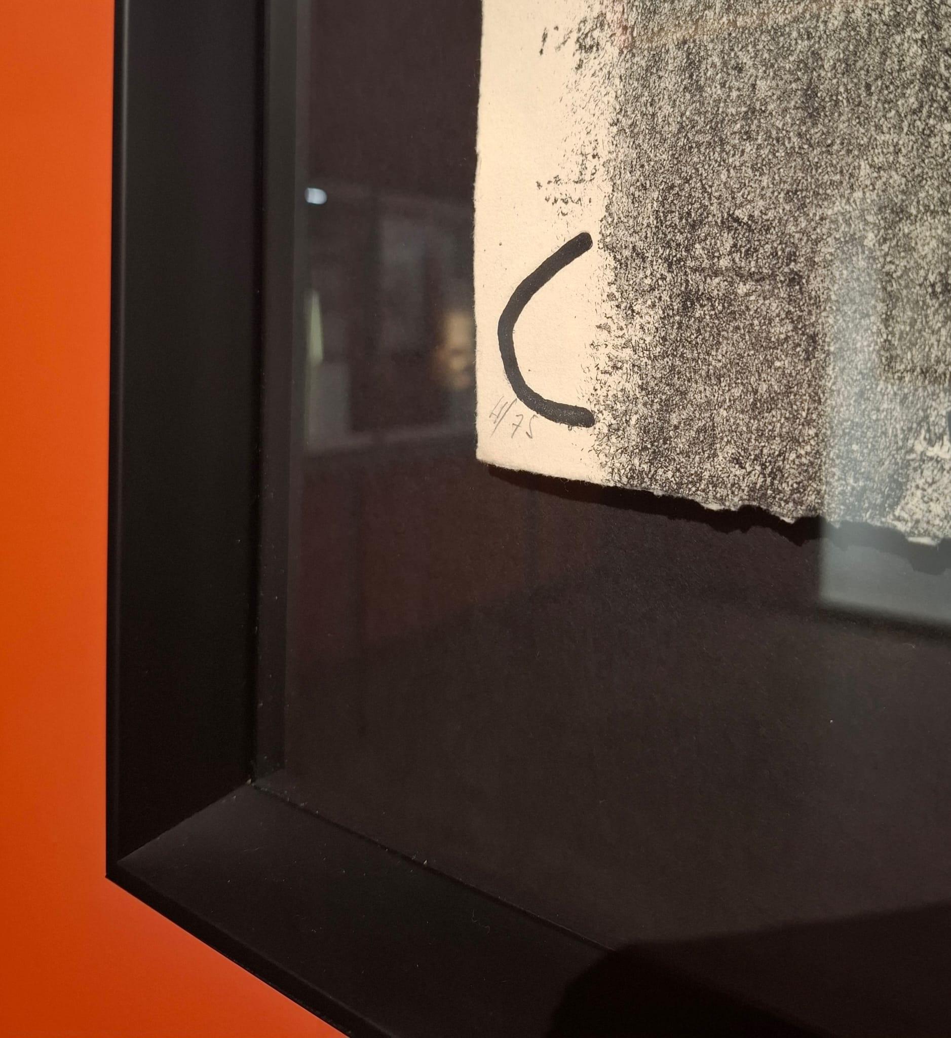 Antoni Tàpies, 1976
“Black and Gray”.
Etching 
Signed and numbered by hand 
Tàpies Catalogue vol.II - Galfetti nº609