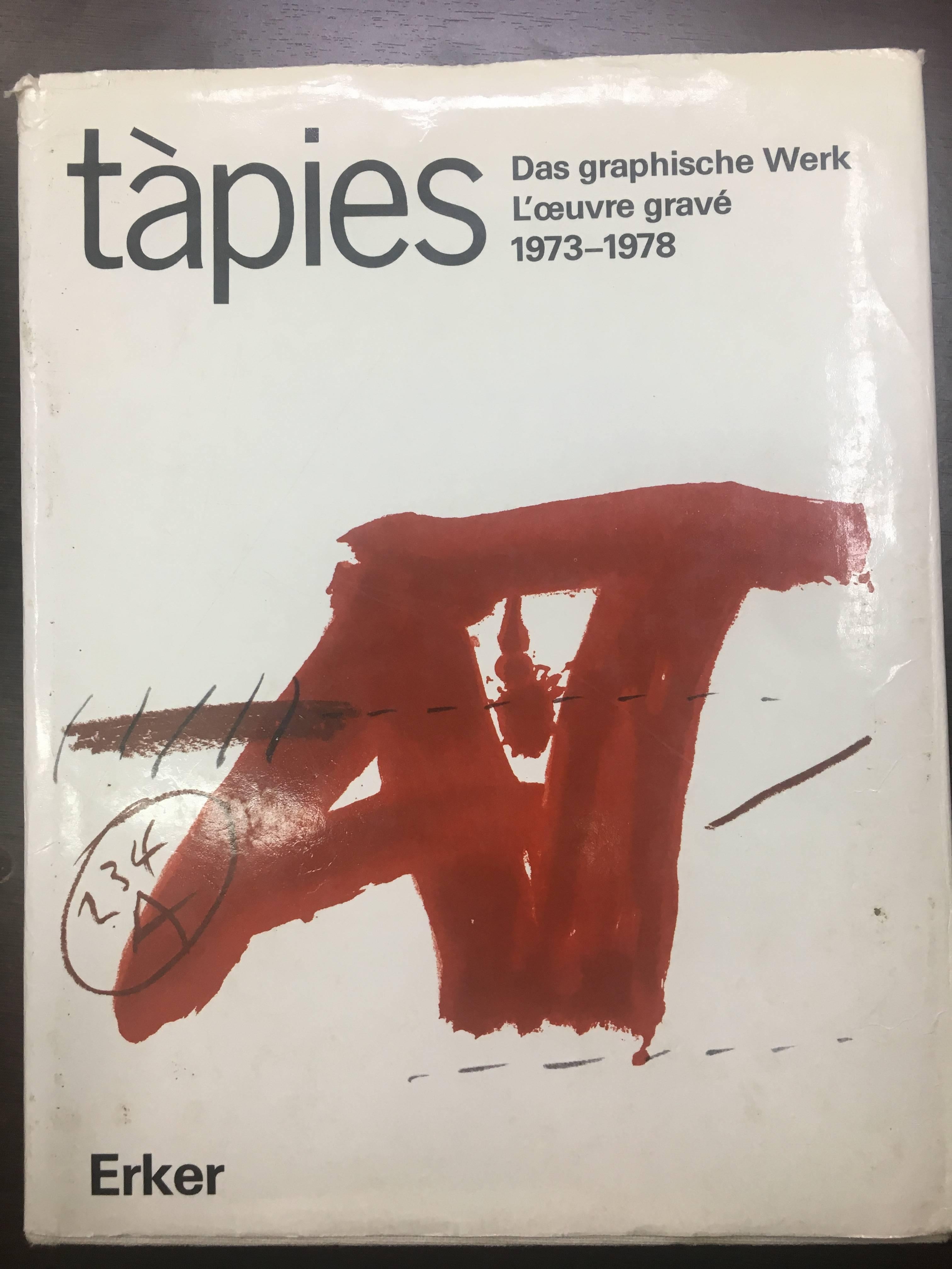 Tapies  Croix noire  Peinture de lithographie originale verticale de 1975 en vente 1