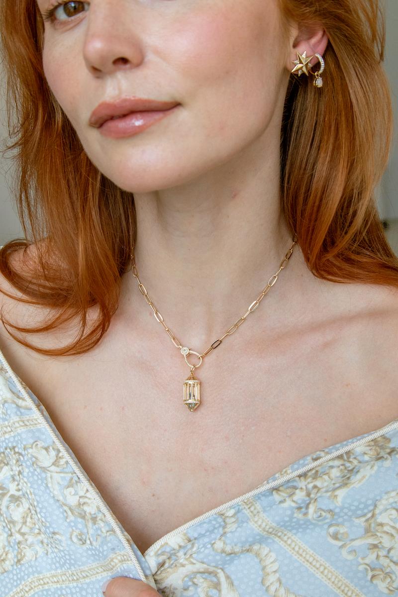 Antonia 14k gold paperclip chain with diamond encrusted lobster claw clasp In New Condition In Brooklyn, NY