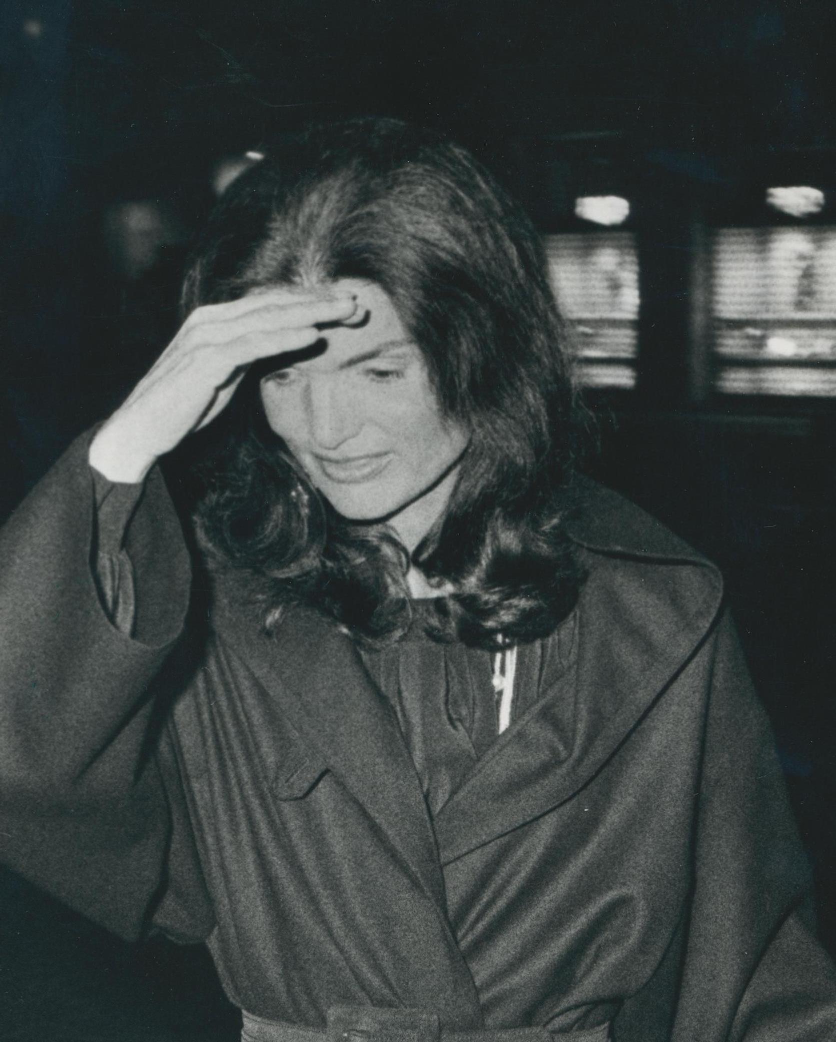 Jackie Kennedy a Parigi, Francia, anni '70 - Art Moderno di Jean-Gabriel Barthelemy