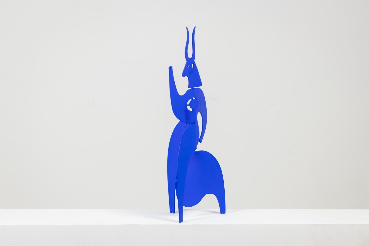 Français Antonine de Saint Pierre. Sculpture de Tauride bleue. Contemporain. en vente