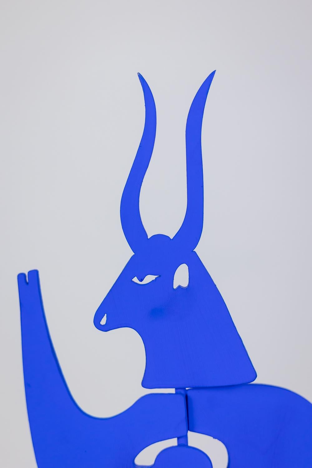 20ième siècle Antonine de Saint Pierre. Sculpture de Tauride bleue. Contemporain. en vente