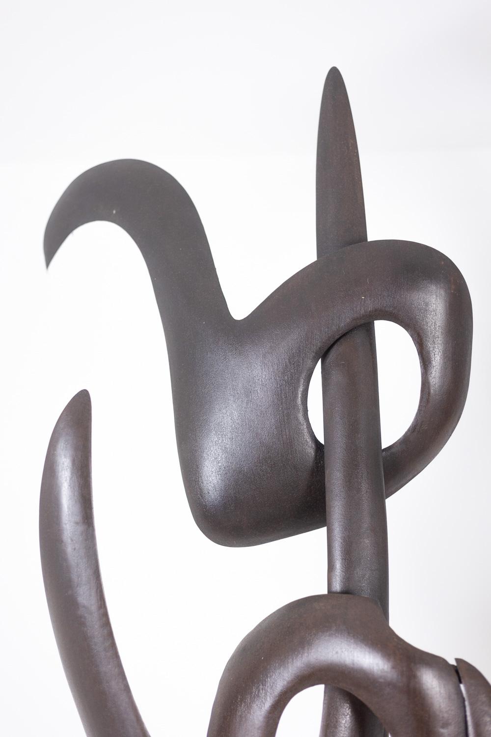 Antonine de Saint Pierre. Gebogene Metallskulptur. Zeitgenössische Arbeit. im Angebot 1