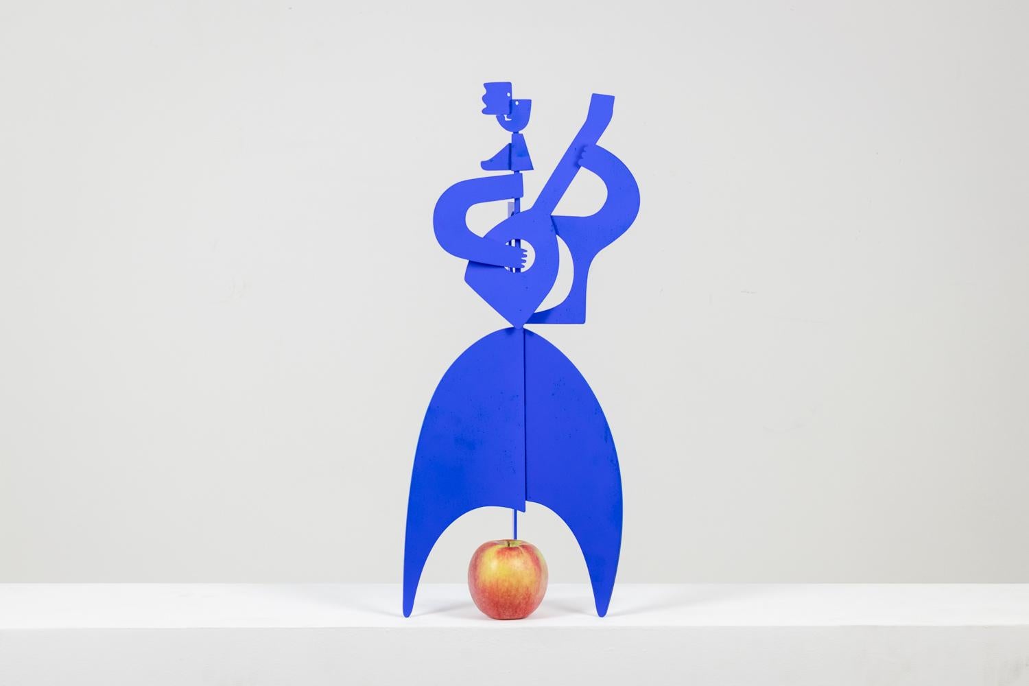 Antonine de Saint Pierre, signed.

Standing sculpture entitled “Mr Guitare”, in ultramarine blue lacquered metal.

Work of a contemporary French artist in a small series.

Dimensions: H 50 x W 20 x D 20 cm

Reference: LS6246487A