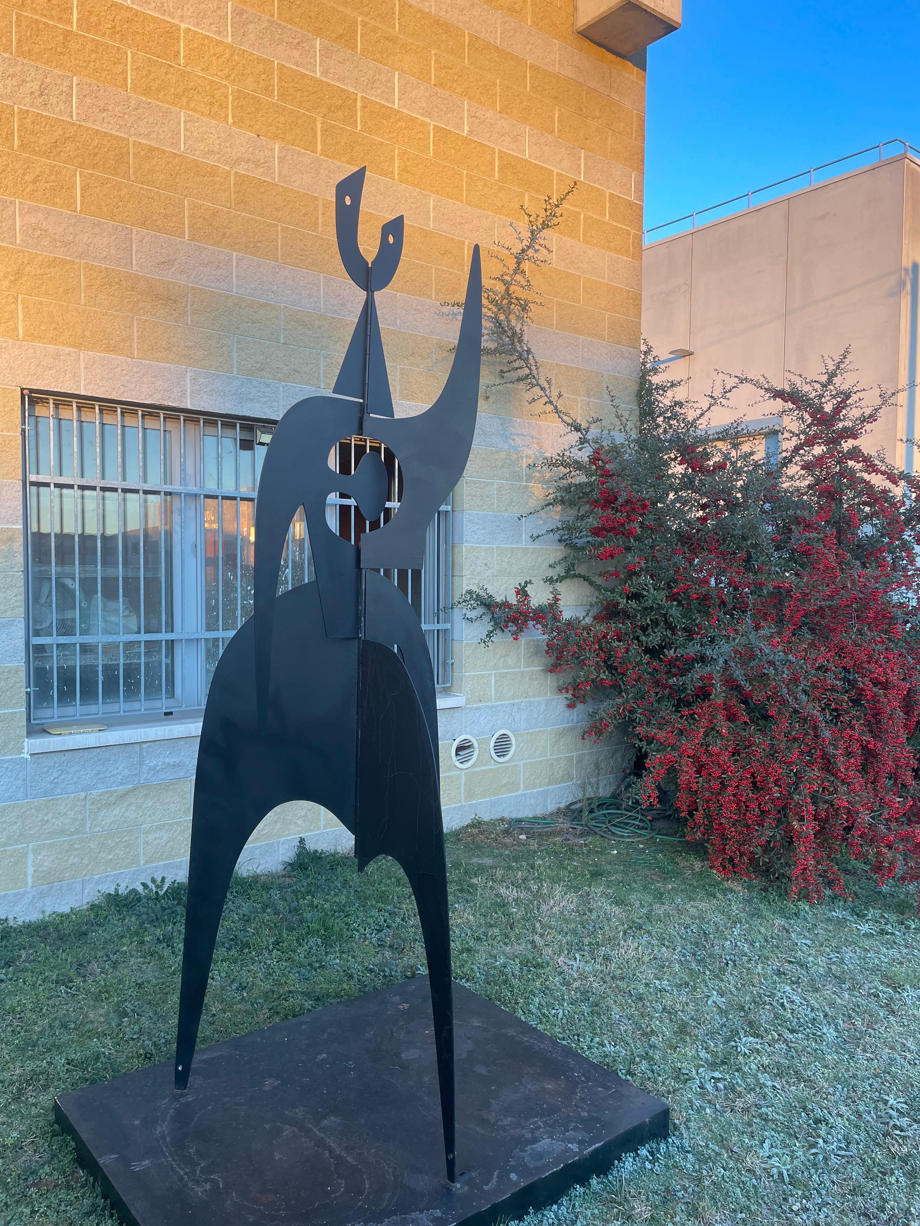 Edición numerada y limitada a 8 ejemplares 
Obra firmada
Autenticidad: Se vende con certificado de autenticidad 
Factura de la galería
Escultura: hierro, metal

Exposición: La escultura puede exponerse al aire libre

***(sin base)
