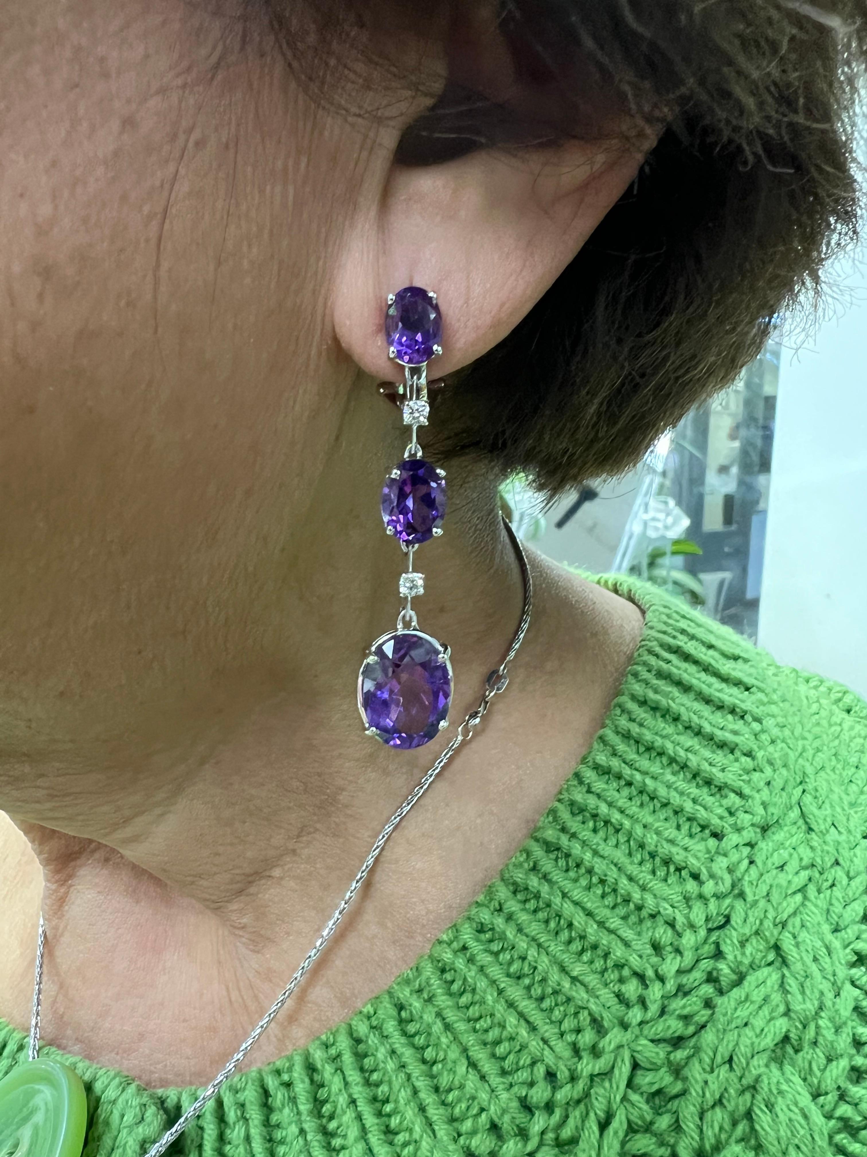 Antonini Pendientes colgantes de amatista y diamantes de oro blanco de 18k.

Los Pendientes Colgantes Antonini de Amatista y Diamante de Oro Blanco de 18 quilates representan una síntesis de elegancia y artesanía, que atrae tanto a coleccionistas